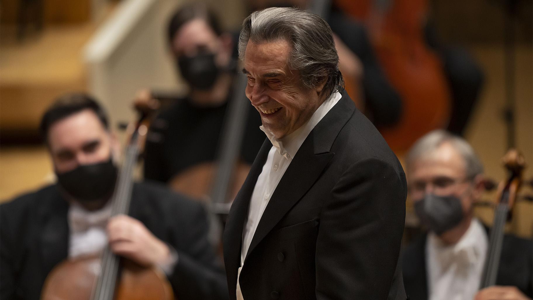 Zell Music Director Riccardo Muti acknowledges the Chicago Symphony Orchestra following a performance of an all-Beethoven program on January 13, 2022. (Credit Todd Rosenberg Photography)