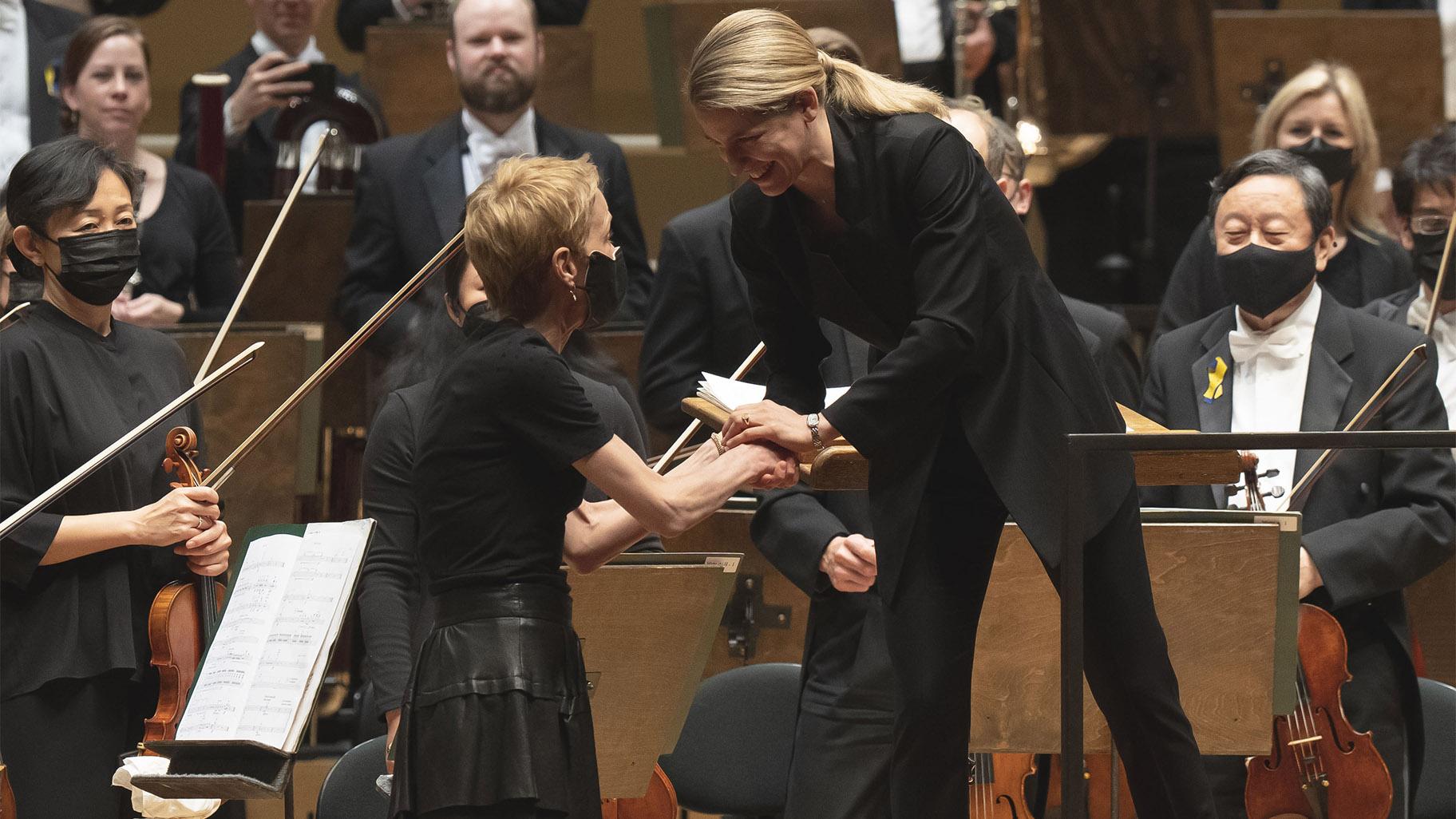 Karina Canellakis congratulates former composer-in-residence Augusta Read Thomas after the CSO’s first performance of her 2018 work, “Brio.” (Credit: Todd Rosenberg Photography)