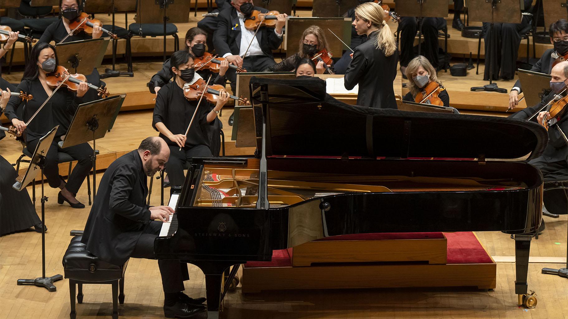 Kirill Gerstein joins the CSO and conductor Karina Canellakis in her CSO debut for a performance of Schumann’s Piano Concerto in A Minor (Credit: Todd Rosenberg Photography)
