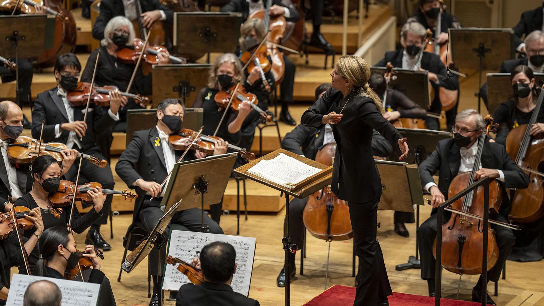 Conductor Karina Canellakis made her CSO debut leading a program that included Strauss’ “Ein Heldenleben.” (Credit: Todd Rosenberg Photography)