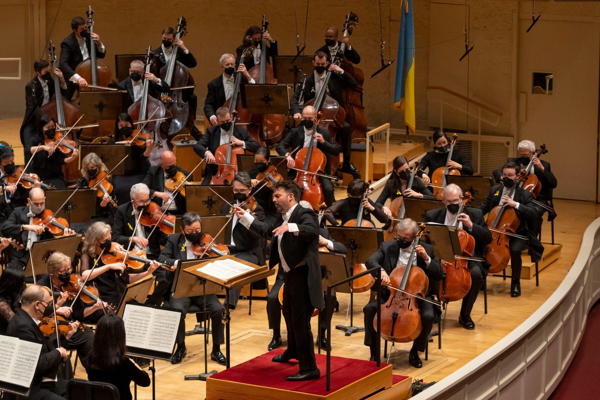 Conductor James Gaffigan leads the Chicago Symphony Orchestra in a program with works by Saint-Saëns, Saint-Saëns Mussorgsky (Orch. Rimsky-Korsakov), and Tchaikovsky. (Photo Credit: Todd Rosenberg)