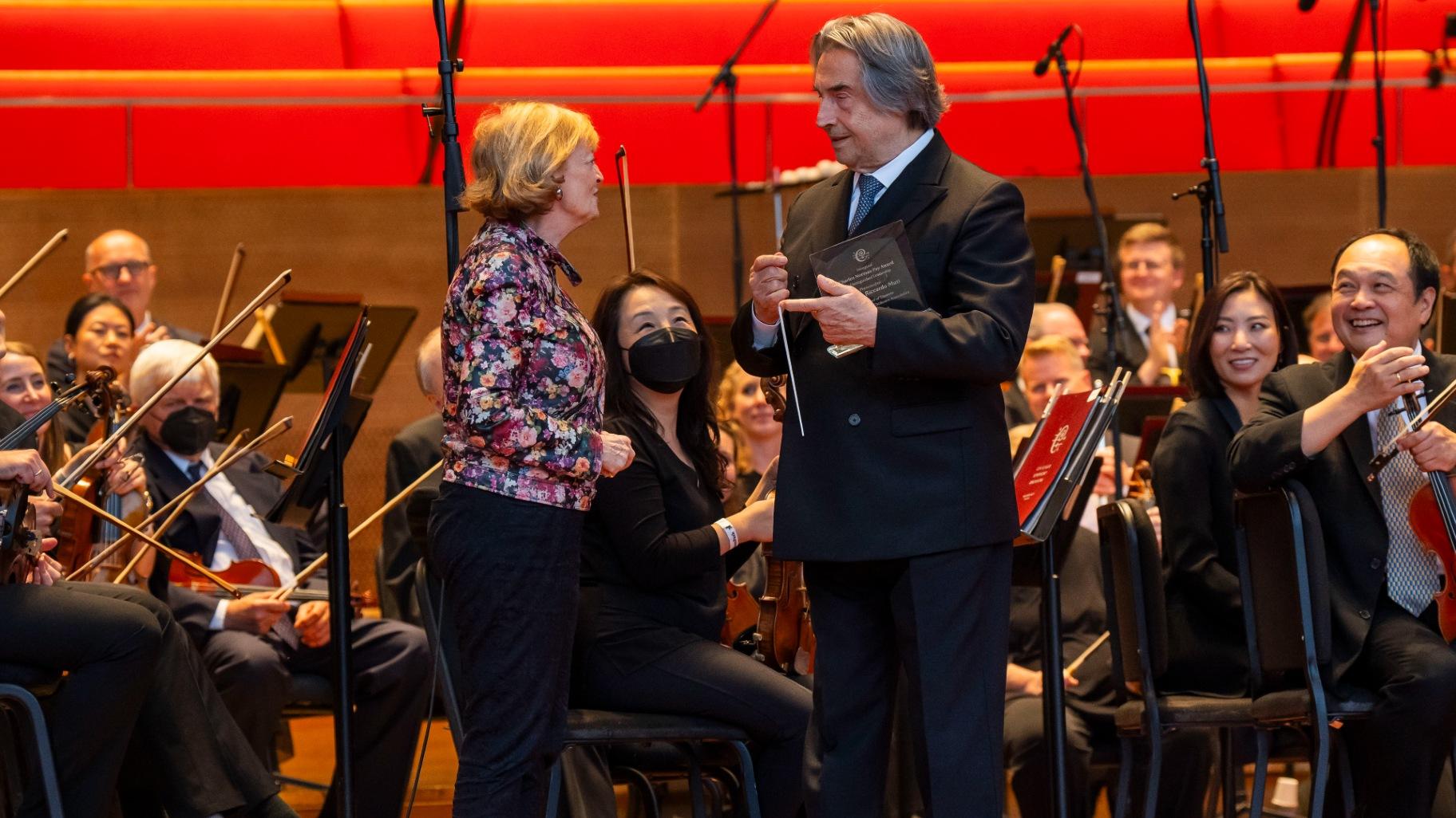 Music director Riccardo Muti accepts the inaugural Charles Norman Fay Award for Distinguished Leadership from Chicago Symphony Orchestra Association Board chair Mary Louise on stage following the Concert for Chicago in Millennium Park. (Todd Rosenberg)