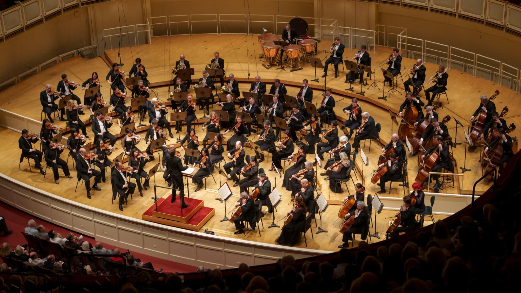 Zell Music Director Designate Klaus Mäkelä leads the Chicago Symphony Orchestra, in a performance of Dvořák’s Symphony No. 7. (Todd Rosenberg Photography)