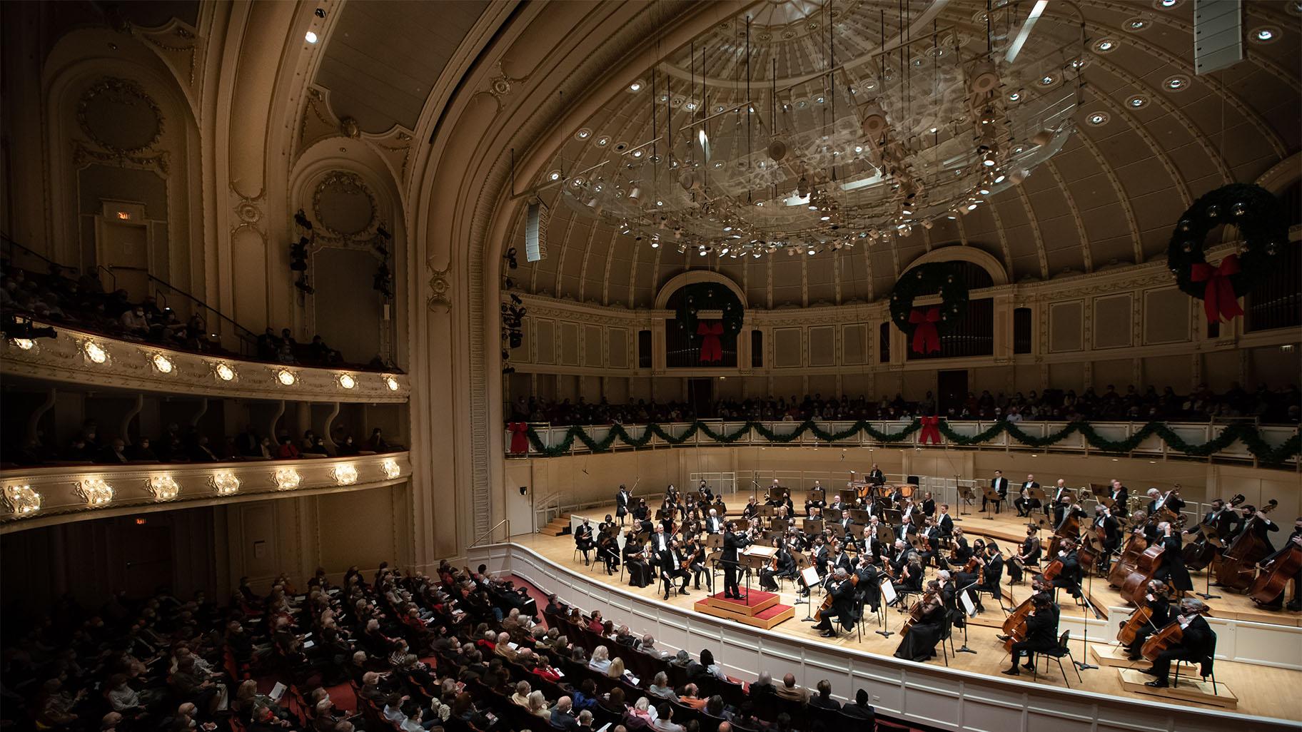 Guest conductor Andrés Orozco-Estrada leads the Chicago Symphony Orchestra in Tchaikovsky’s Symphony No. 5 (Credit: Anne Ryan)