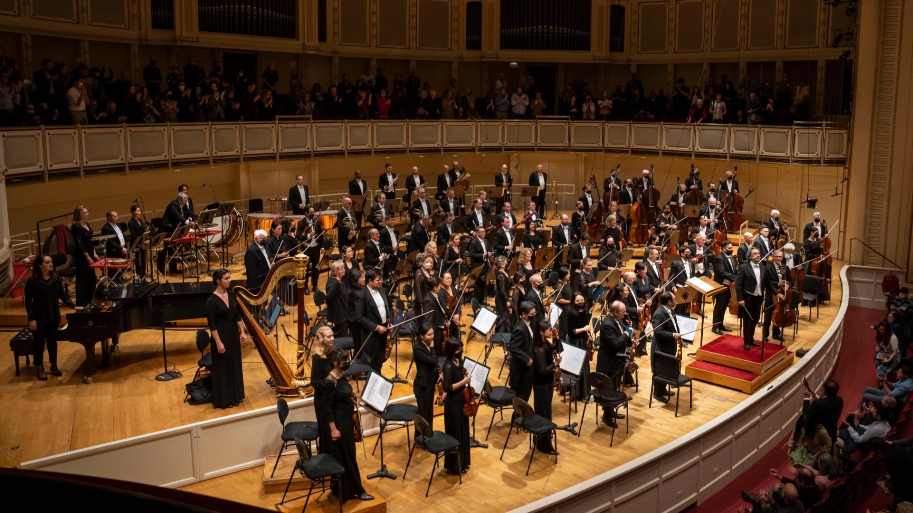 Music Director Riccardo Muti and the CSO acknowledge audience applause after a performance of Prokofiev’s “Symphony No. 5” on Sept. 29, 2022. (Credit: Todd Rosenberg)