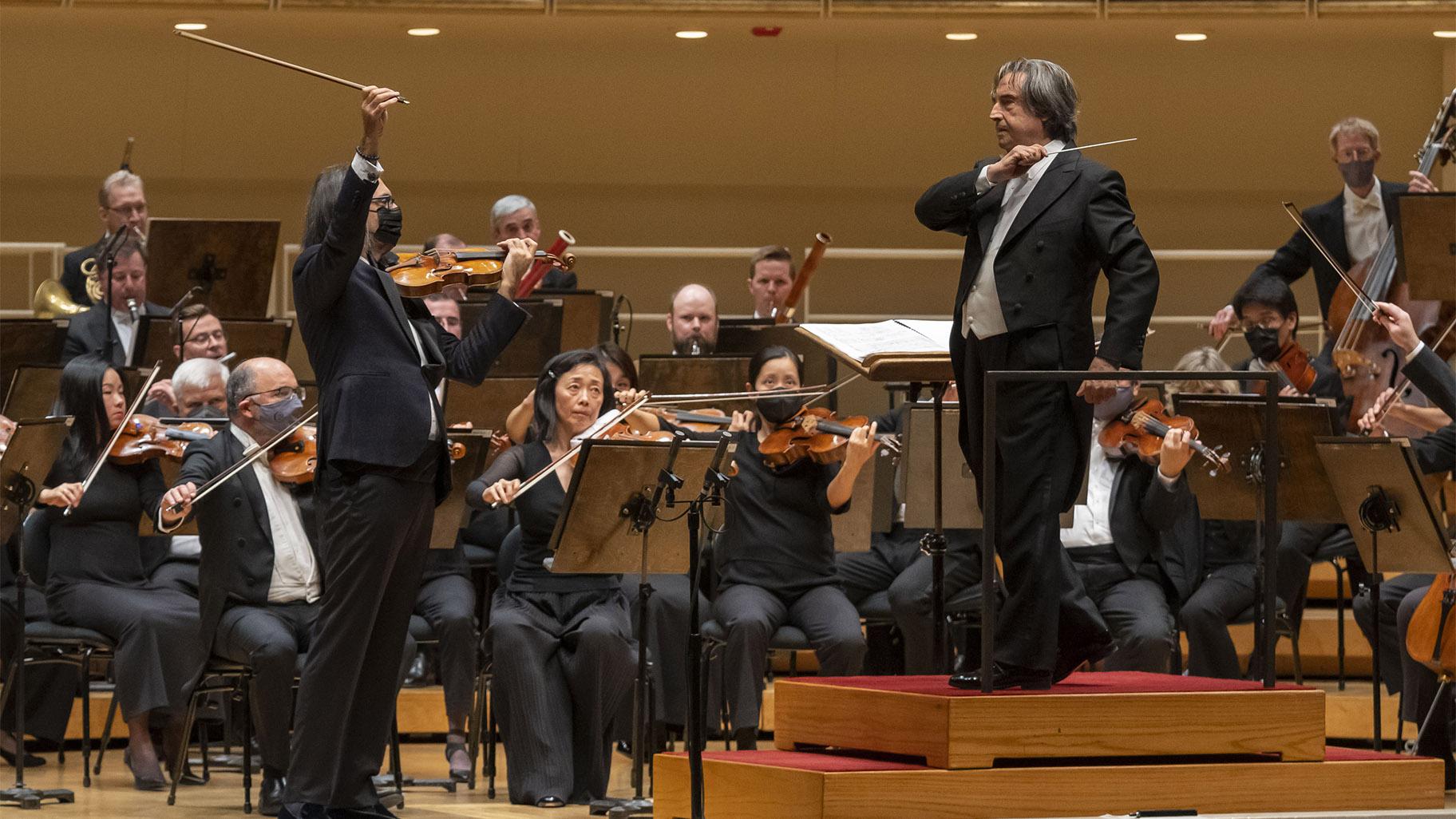 Riccardo Muti leads the CSO and violinist Leonidas Kavakos in performance of the Brahms Violin Concerto, September 30, 2021. (Credit Todd Rosenberg Photography)