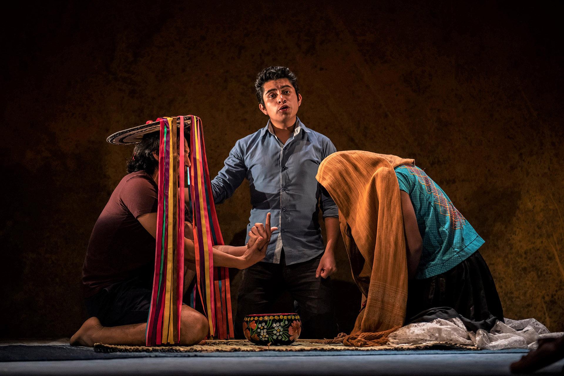 Josué Maychi (from left), Lupe de la Cruz, and Alexis Orozco (who was unable to join the Chicago production and has been replaced by Domingo Mijangos) perform in “Andares.” (Photo by Raúl Kigra)