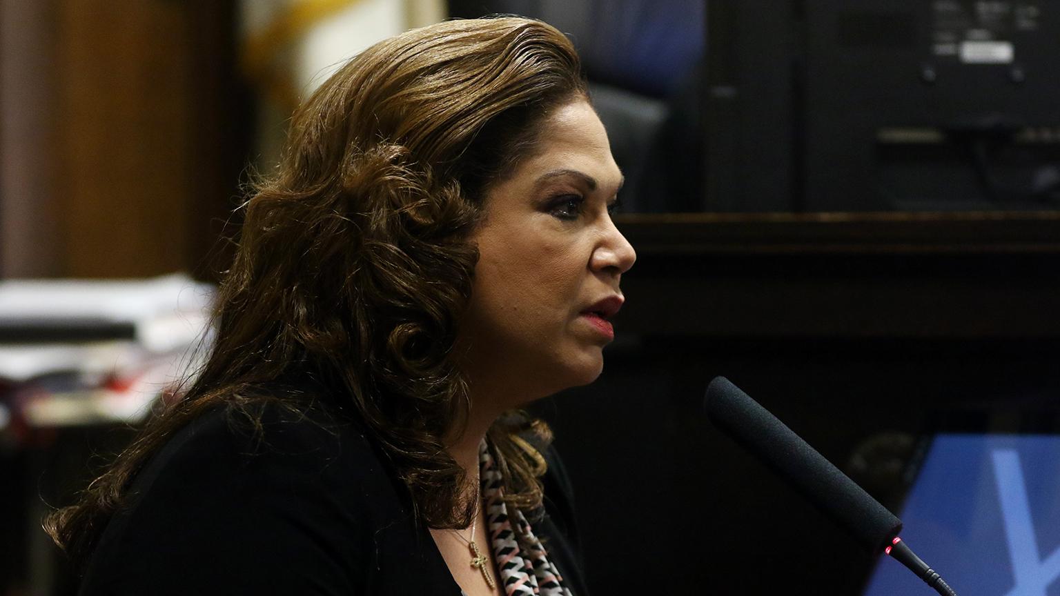 Chicago police attorney Yolanda Sayre talks about use of force training on Wednesday, Sept. 26, 2018. (John J. Kim / Chicago Tribune / Pool)