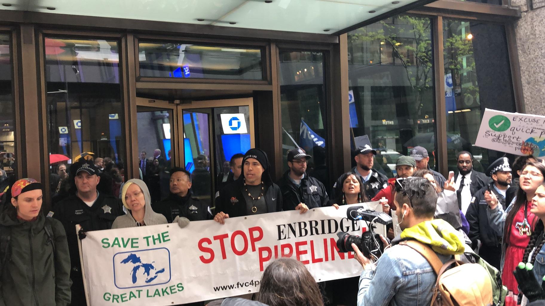 Environmental activists rallied outside Chase Tower in Chicago on Tuesday, May 21, 2019 to protest JPMorgan Chase & Company’s financing of fossil fuel projects. (Alex Ruppenthal / WTTW)