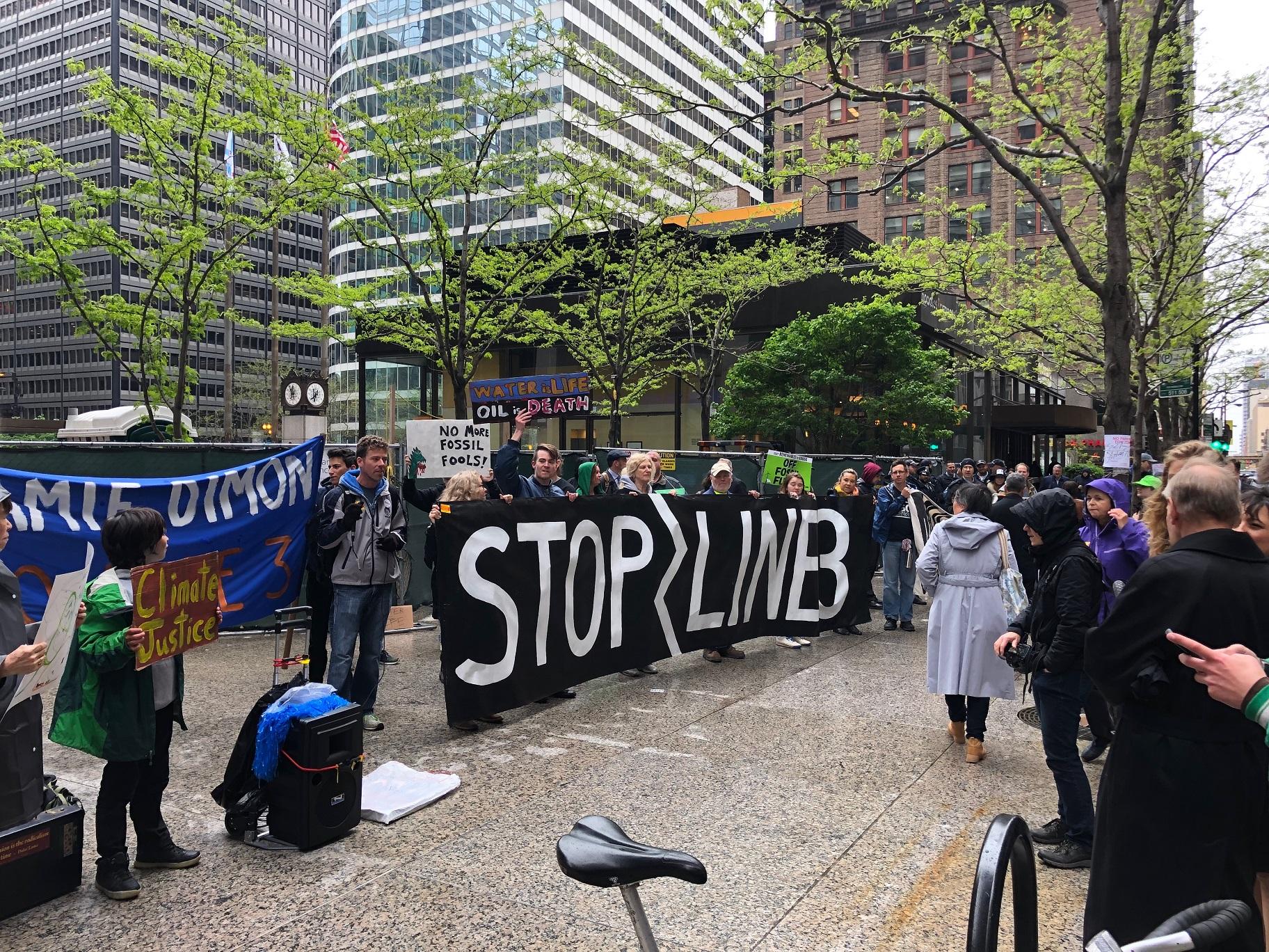 Protesters demonstrated outside Chase Tower over the bank's financing of the controversial Line 3 tar sands oil pipeline expansion. (Alex Ruppenthal / WTTW News)