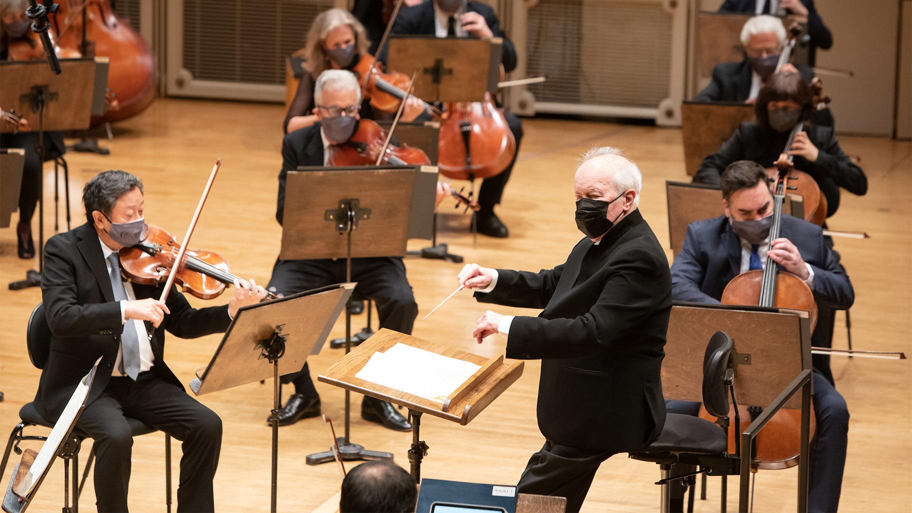 Edo de Waart leads Musicians of the Chicago Symphony Orchestra, June 10, 2021 (Credit Anne Ryan)