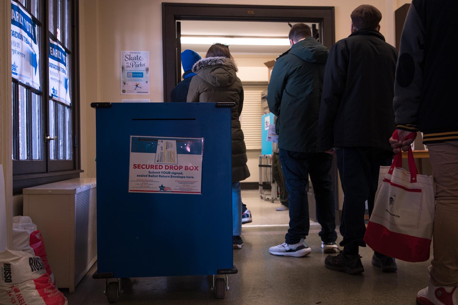 Registered voters in the 31st Ward and first-time voters from Kelvyn Park High School line up outside the Kilbourn Park polling station in anticipation to cast their ballots on Feb. 21, 2023. (Michael Izquierdo / WTTW News)