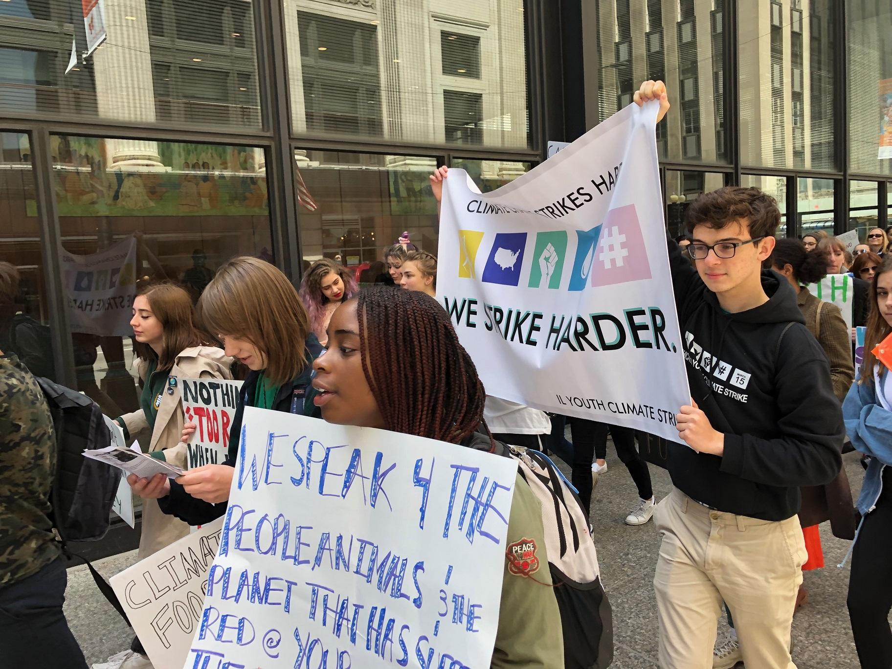  Students from across the Chicago area rallied in support of action to combat climate change in downtown Chicago on Friday, May 3 2019. (Alex Ruppenthal / WTTW News)