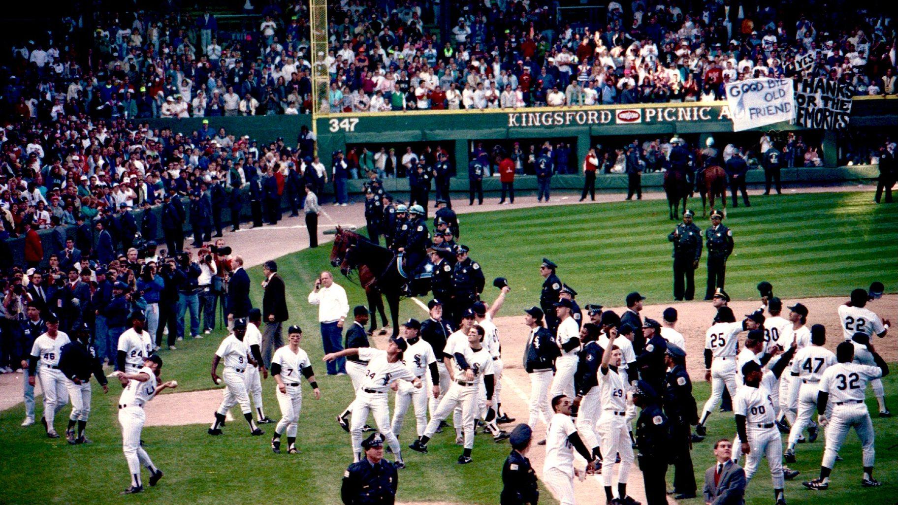 Final game at Comiskey Park. (Photo by Ken Smoller, courtesy of Eckhartz Press)