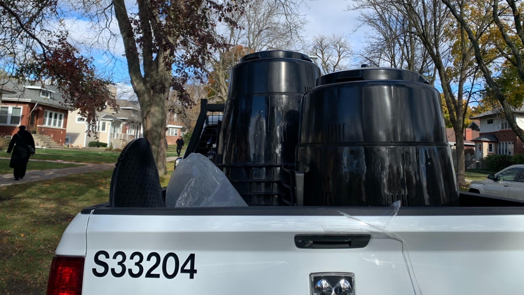 Chicago aims to deliver 3,000 compost bins to residents throughout the city’s 50 wards as part of a citywide giveaway program announced in October. The giveaway is a collaboration among the mayor’s office, the Department of Streets and Sanitation and the Department of Environment.  (Eunice Alpasan / WTTW News)