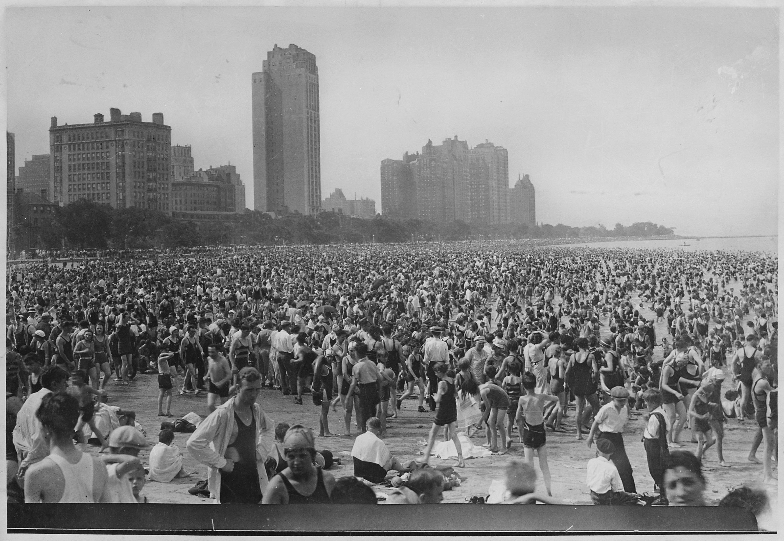 CHICAGO FAMILIES ENJOYING THE SUMMER WEATHER AT THE 12TH STREET BEACH ON  LAKE MICHIGAN. – Rediscovering Black History