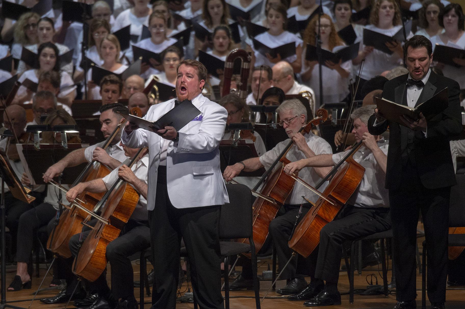 A performance of Gustav Mahler’s Symphony No. 8 (Credit: Ravinia Festival / Patrick Gipson)