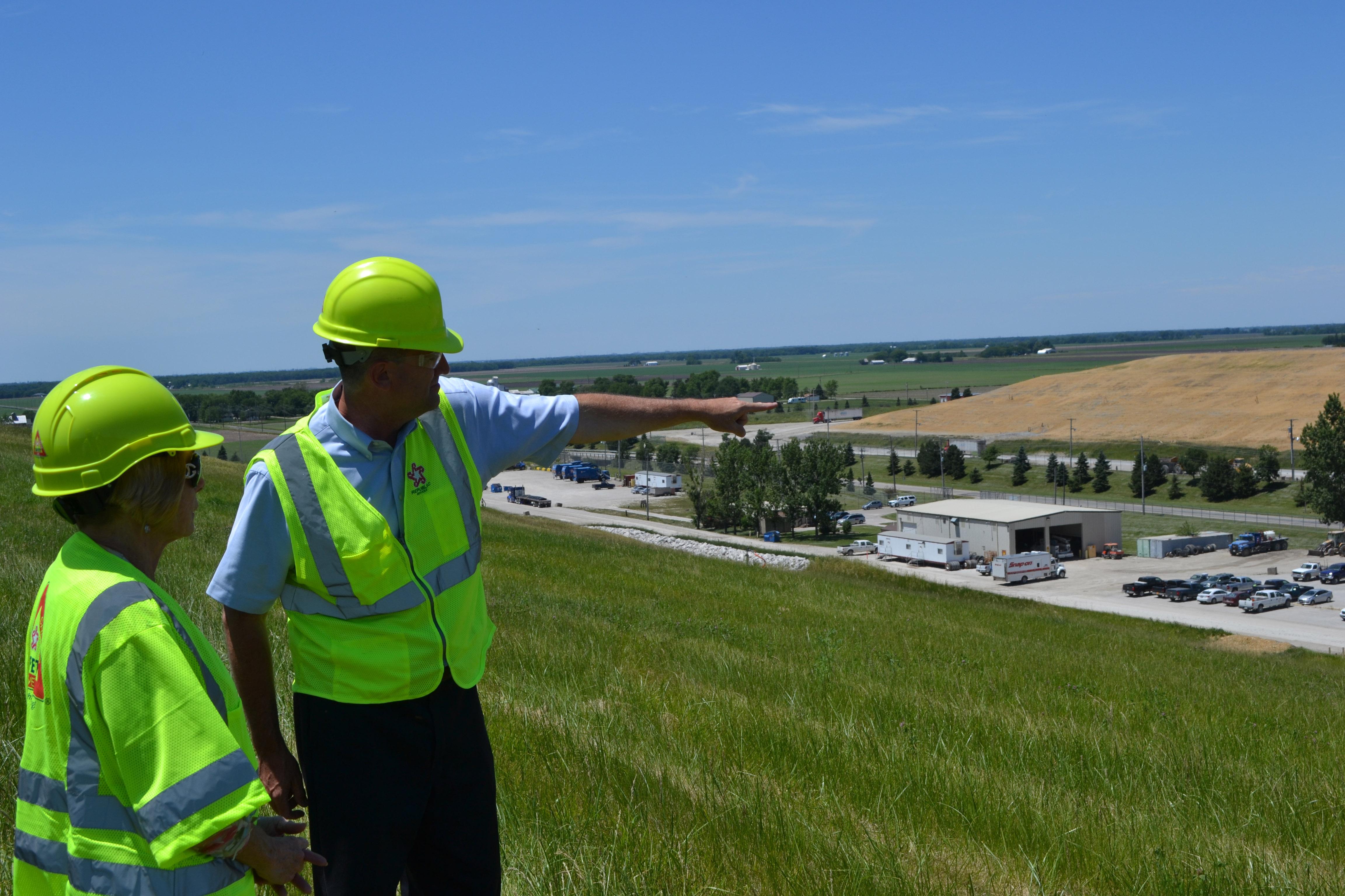 Brian Holcomb, general manager of Republic Services’ Chicago operations, speaks with Elizabeth Brackett during a tour of the facility.