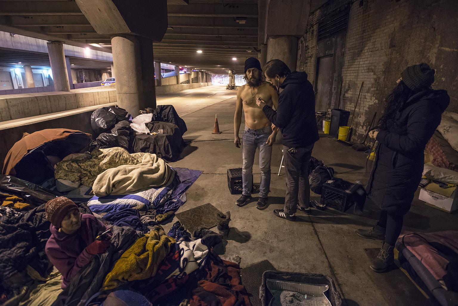 Members of Chicago Street Medicine at work. (Courtesy of Lloyd DeGrane Photography)