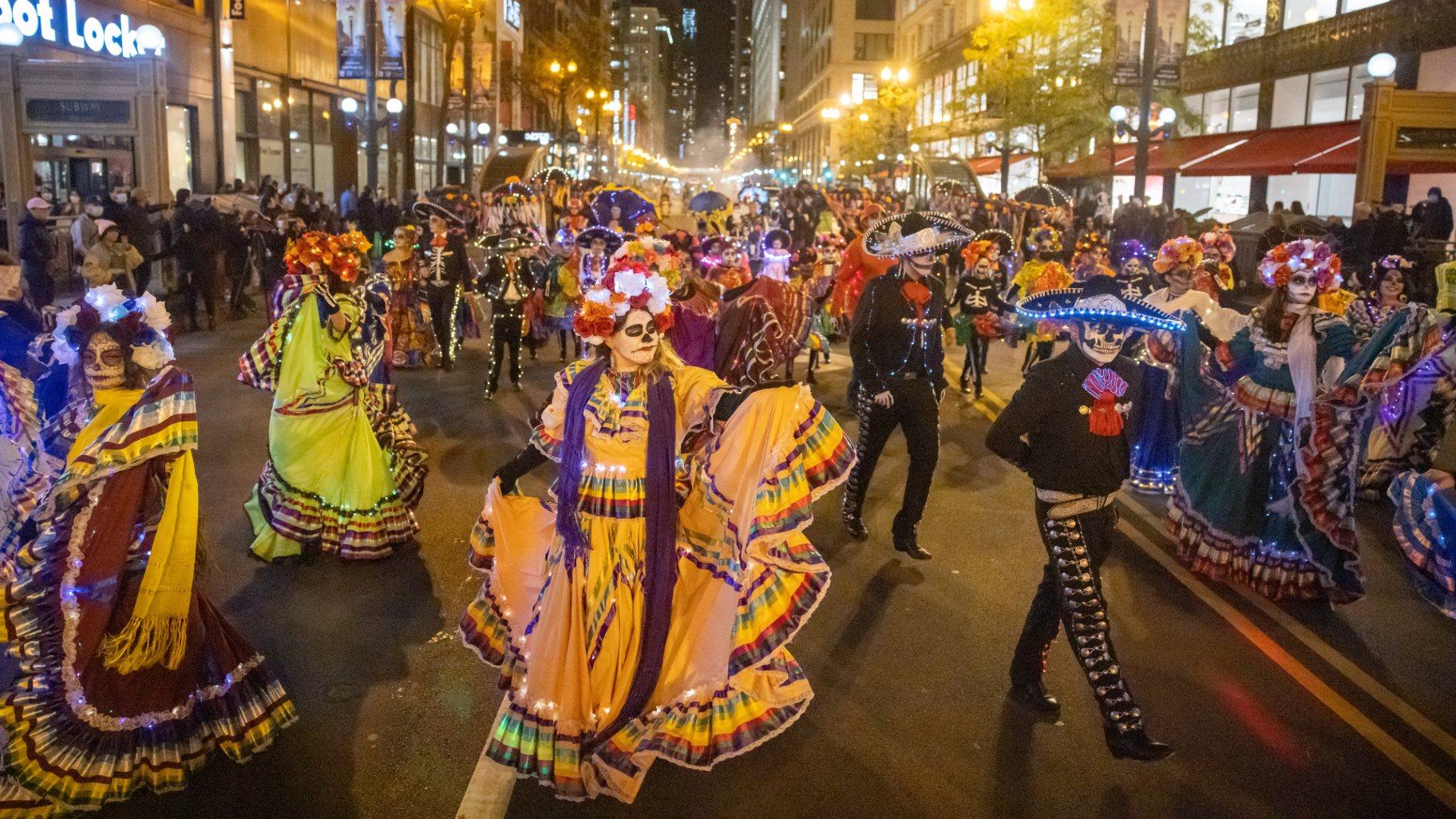 Arts in the Dark Halloween Parade. (Distract Your Face Photography)