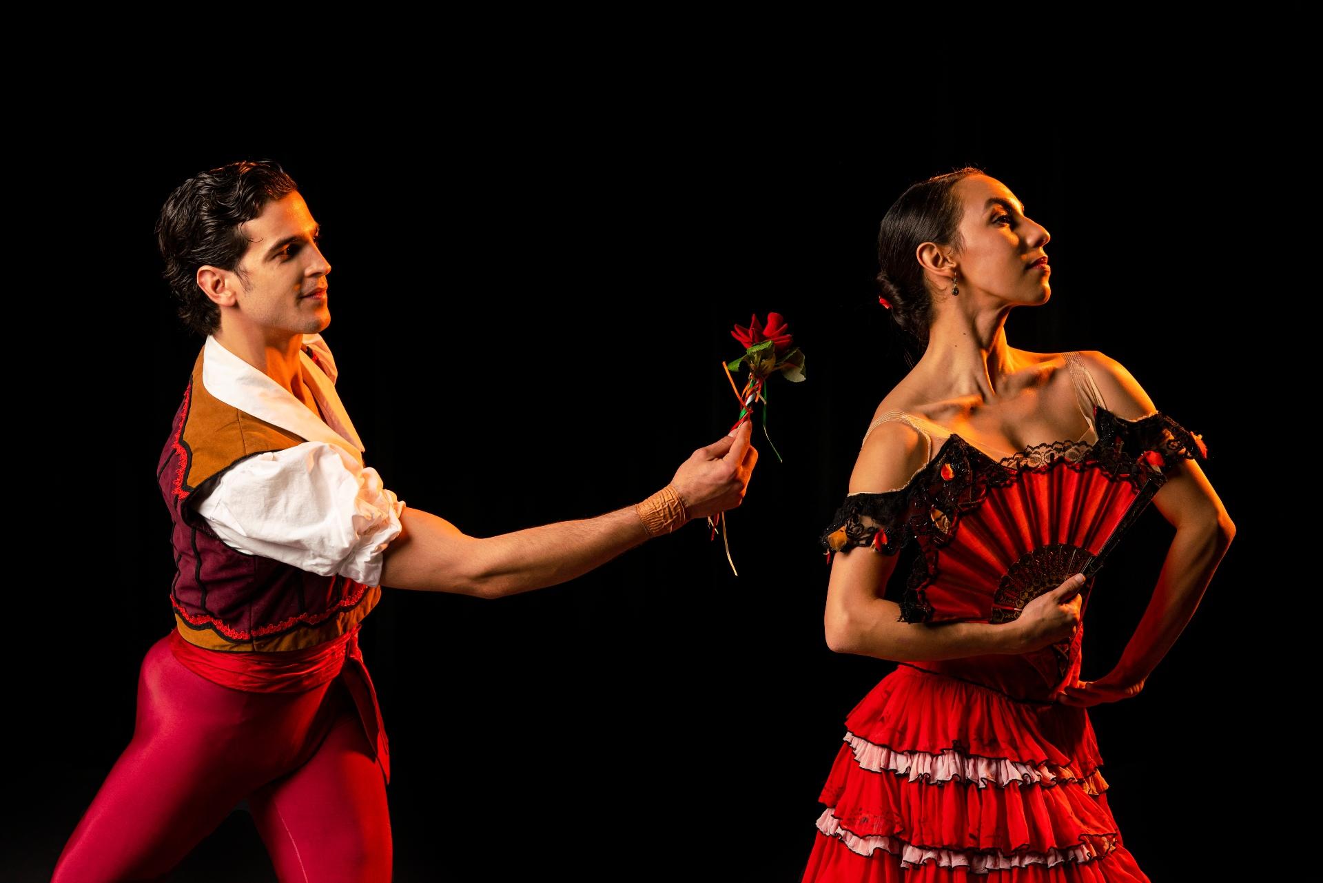 Alberto Velazquez and Amanda Assucena in “Don Quixote.” (Photo by Todd Rosenberg)