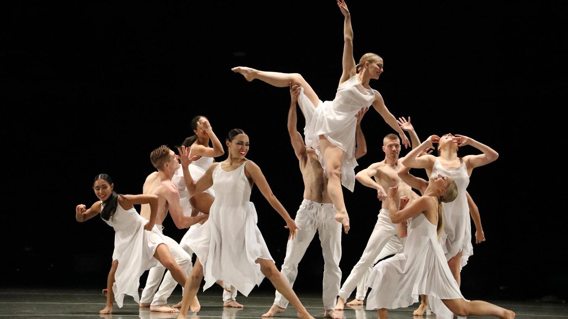 Giordano Dance Chicago performs. (Credit: Gorman Cook)