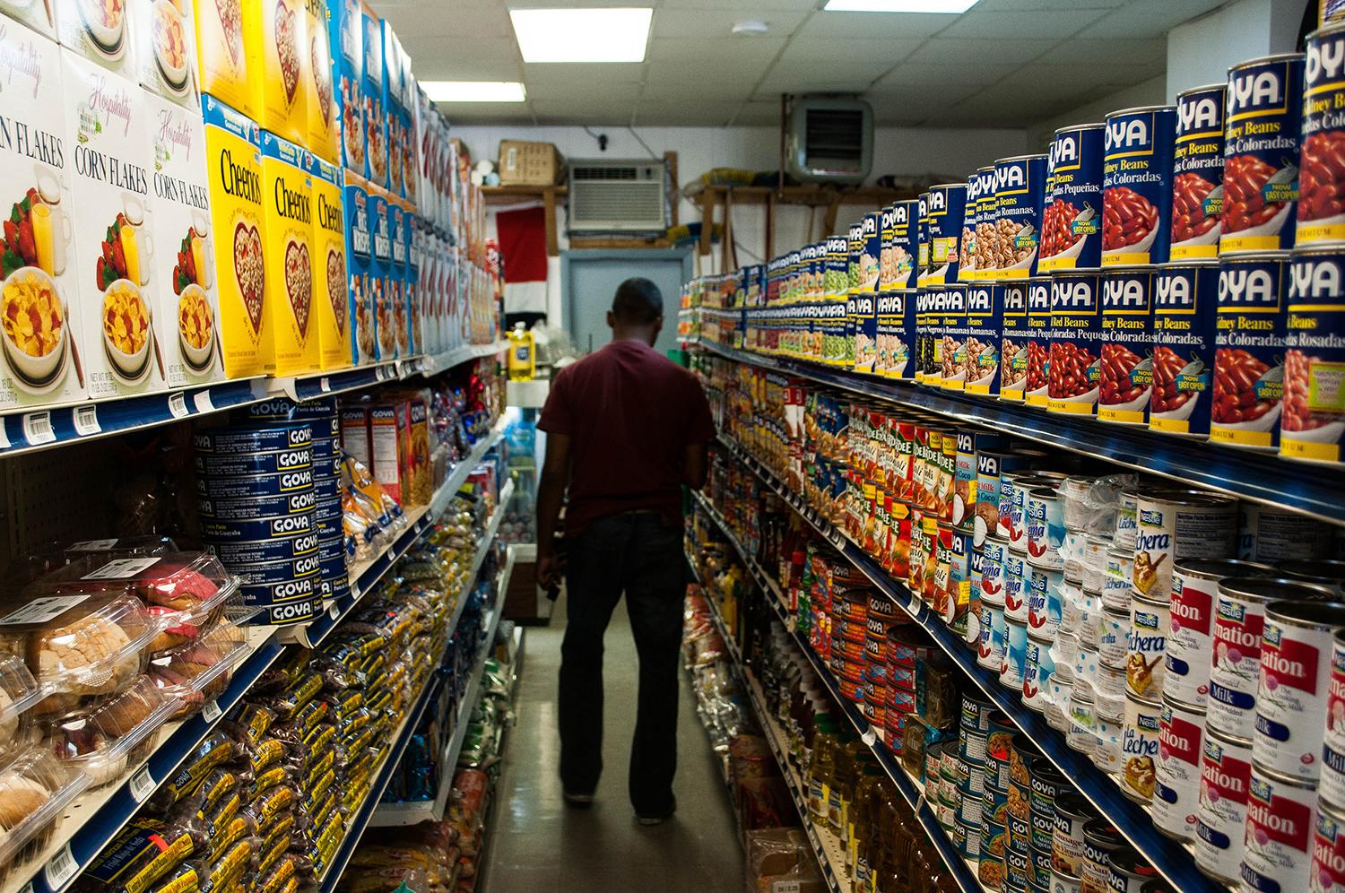 Much of the food available at urban corner shops are dried, processed and packaged products, which often have low vitamin and nutritional content compared to fresher produce. (Evlis Batiz / Flickr)
