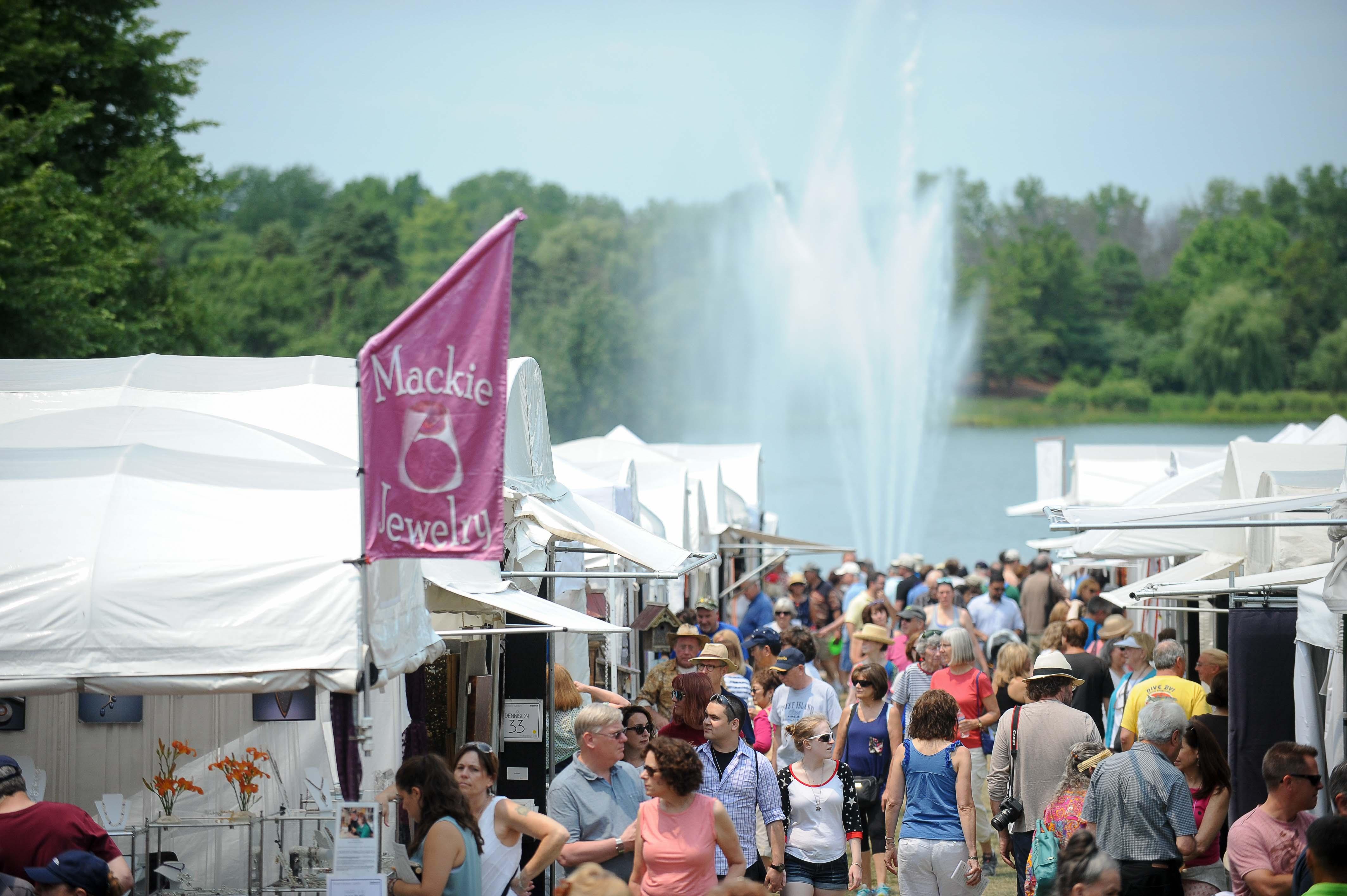 Chicago Botanic Garden Art Festival (Credit: Laura Stoecker)