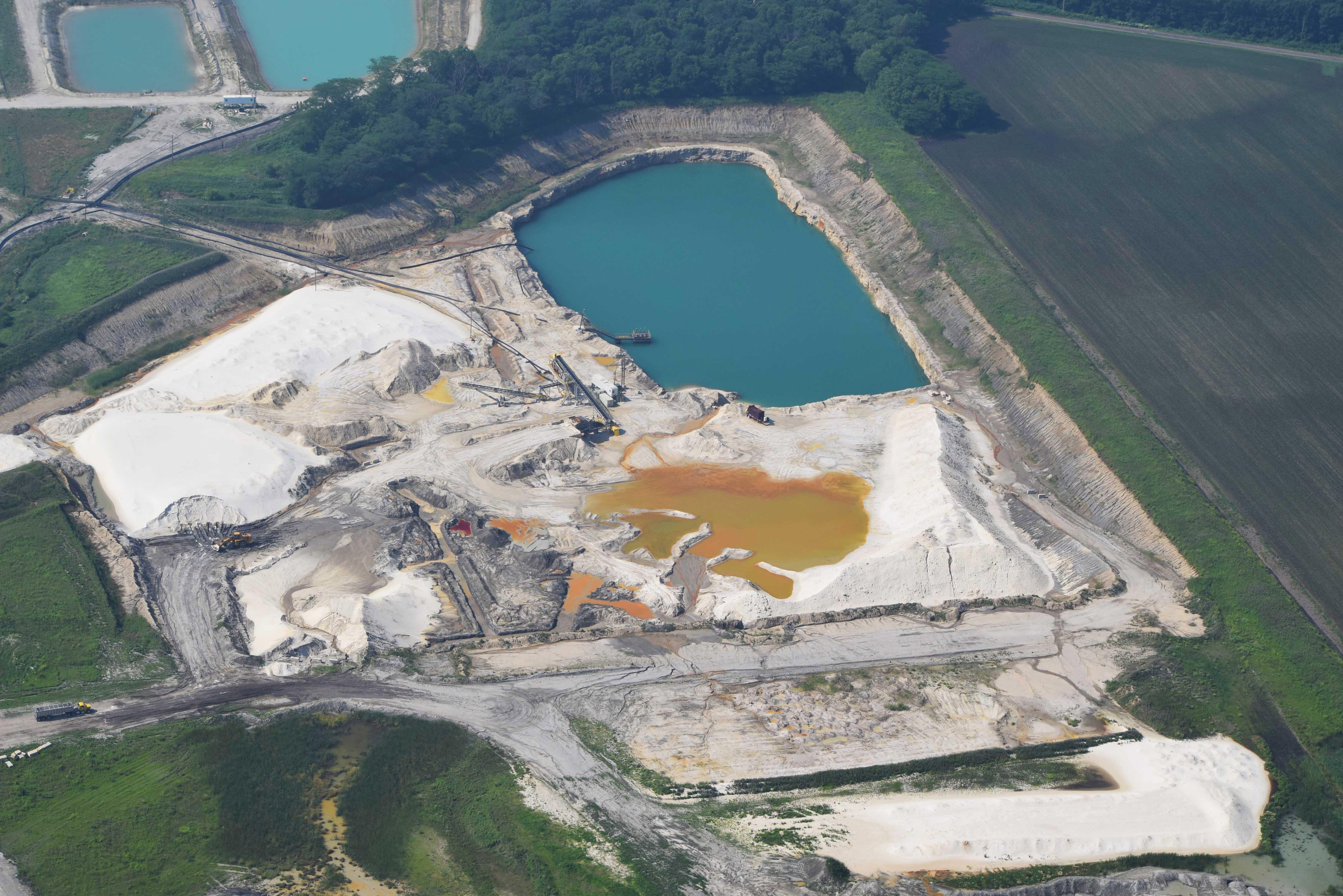 A sand mine in LaSalle County operated by U.S. Silica (Ted Auch / FracTracker Alliance)