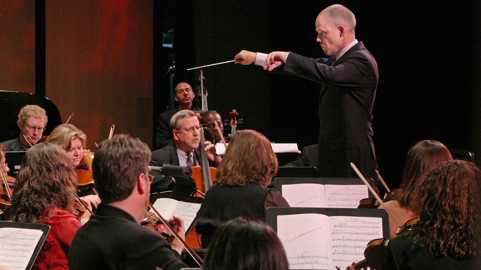 Fulcrum Point Artistic Director Stephen Burns conducts (Photo by David Cortez)