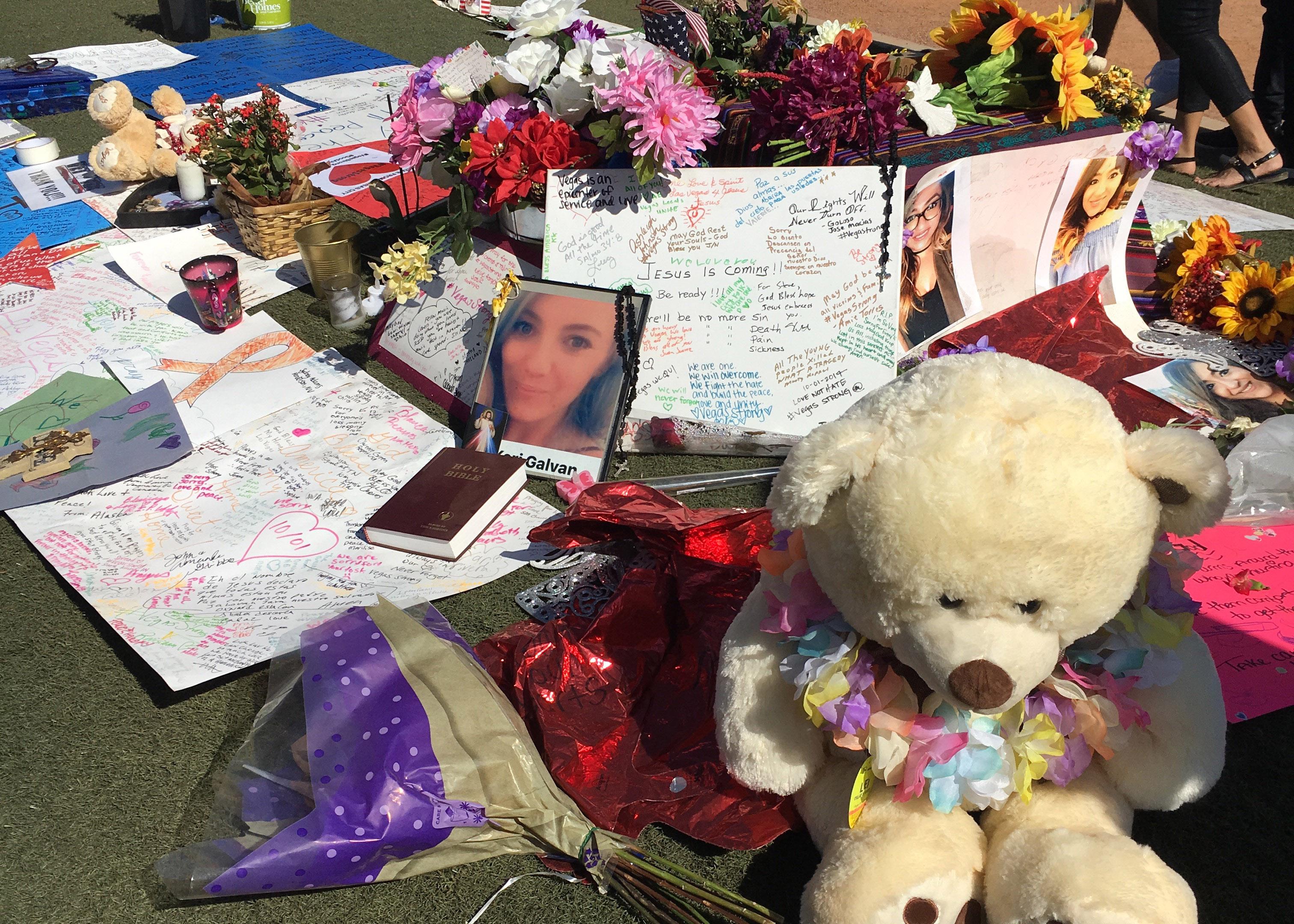  A memorial in Las Vegas for victims of the Oct. 1 shooting that left 58 dead and more than 500 wounded. (Jay Smith / Chicago Tonight)