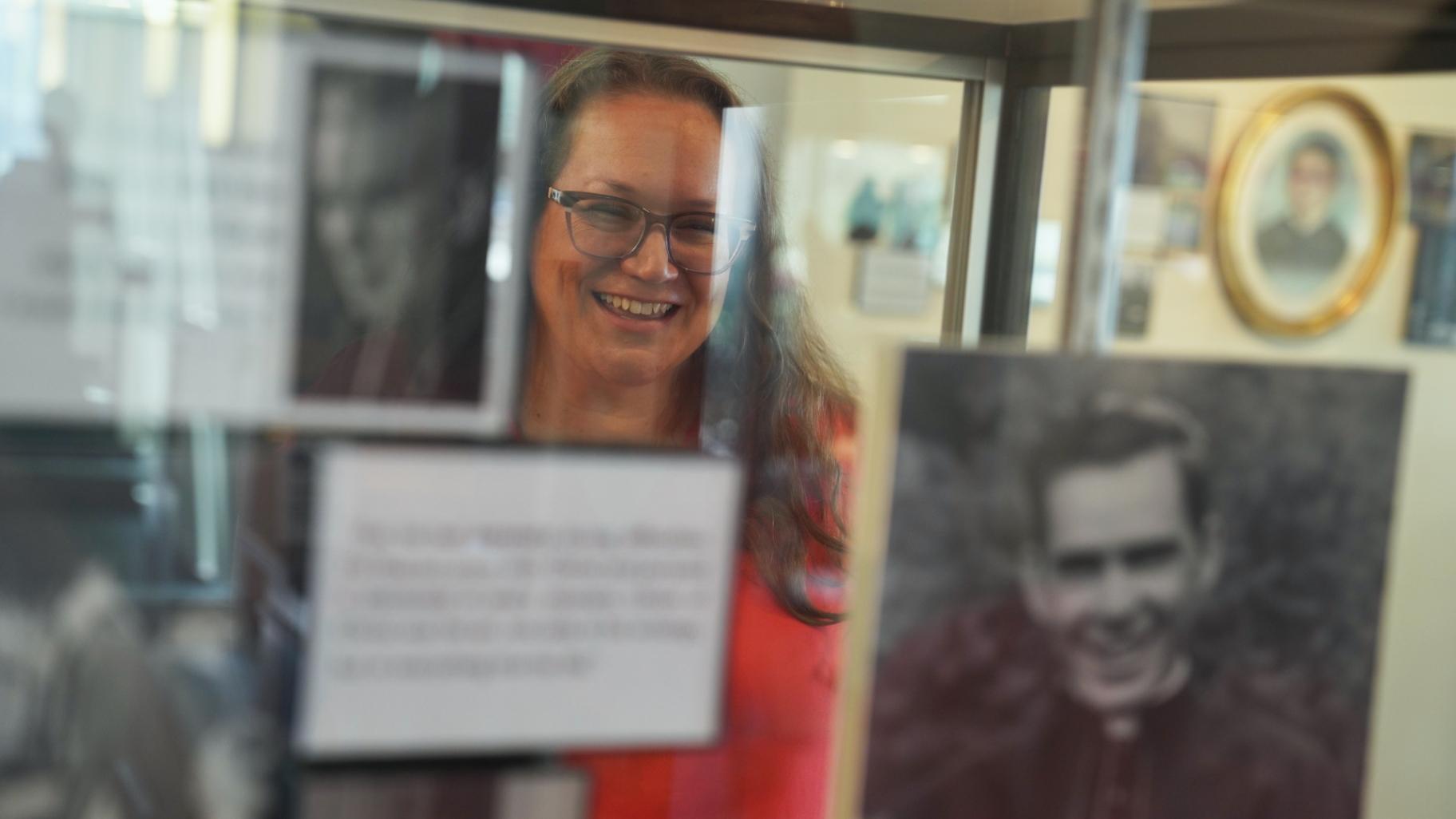 Bonnie Engstrom, who believes the late Archbishop Fulton Sheen helped save her son's life after he was born in 2010 without a pulse, looks at a photo of Sheen on display at the Sheen Museum in Peoria, Ill., on July 16, 2026. (AP Photo / Jessie Wardarski)