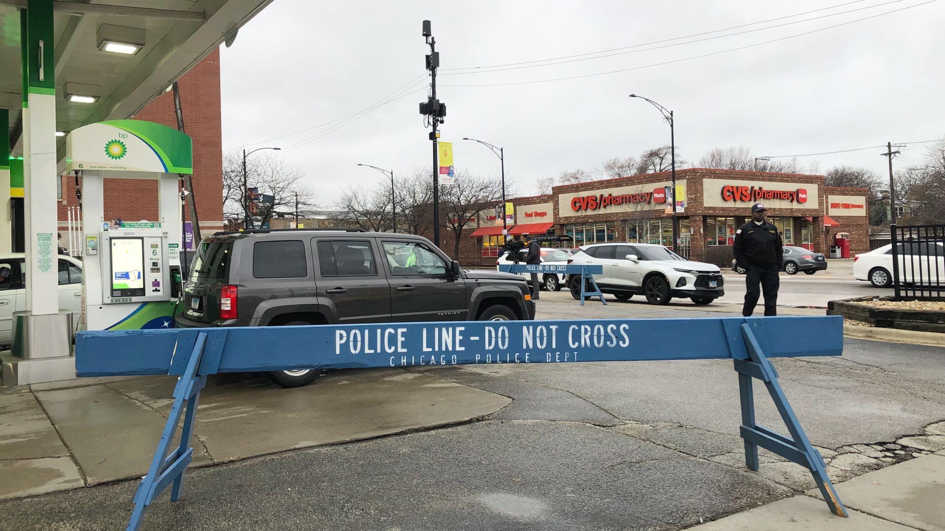 As part of improved logistics, motorists were funneled to a single entrance and exit. Police officers help direct traffic and kept intersections from being blocked. (Patty Wetli / WTTW News)