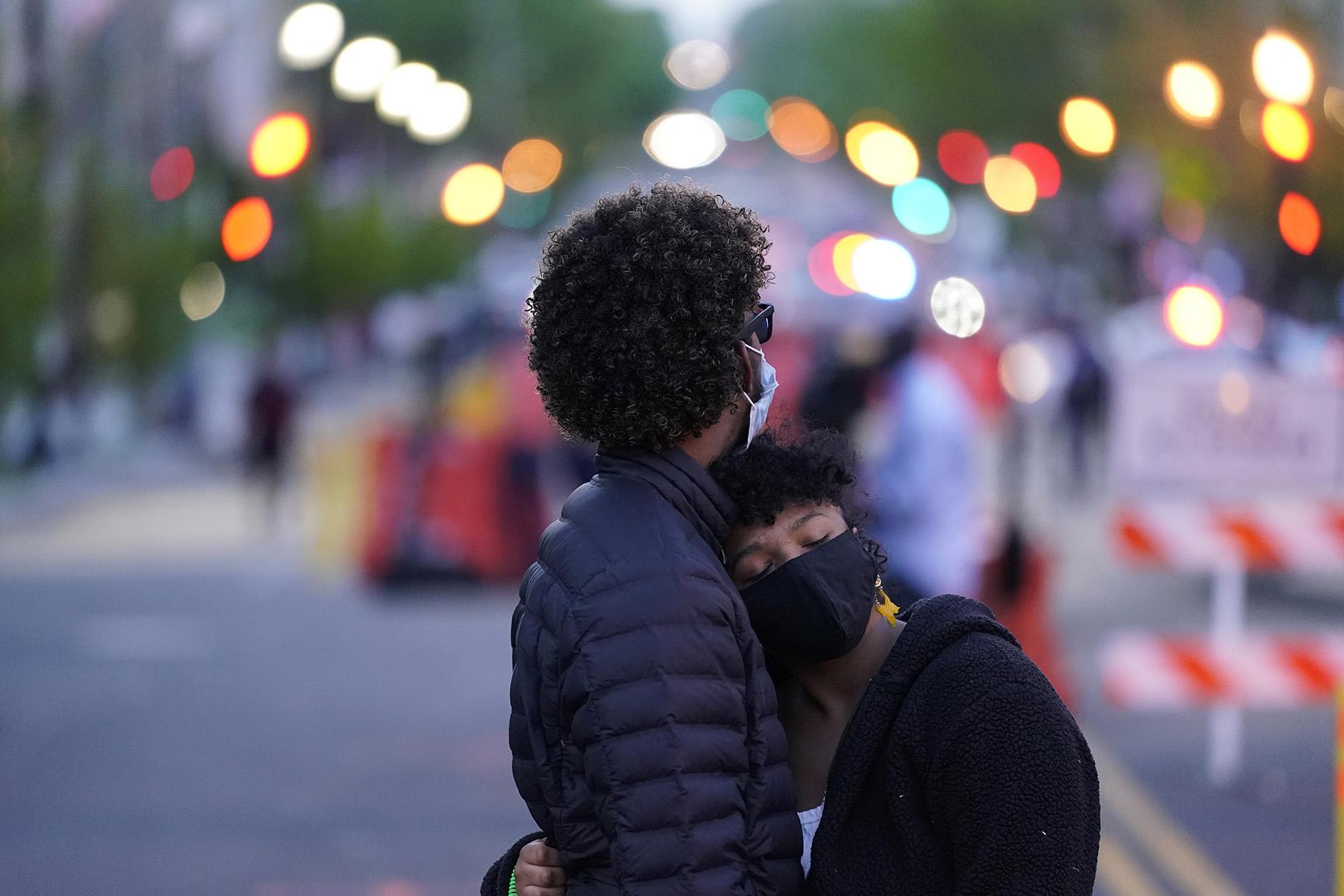 A couple dances at Black Lives Matter Plaza near the White House on Tuesday, April 20, 2021, in Washington, after the verdict in Minneapolis, in the murder trial against former Minneapolis police officer Derek Chauvin was announced. (AP Photo / Alex Brandon)
