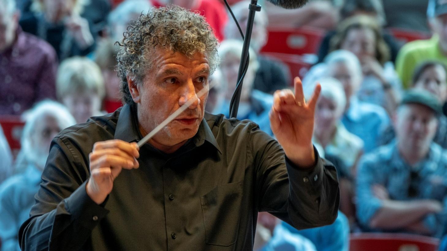 Conductor Giancarlo Guerrero. (Charles Osgood)