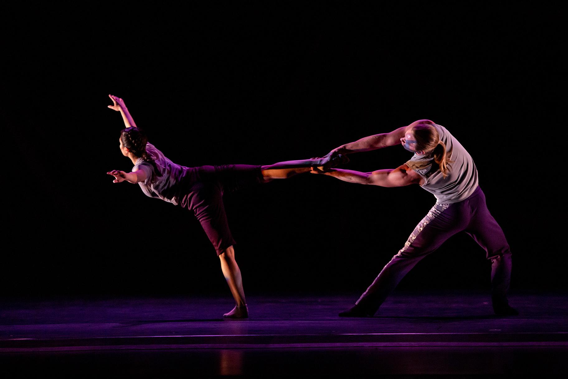 Hubbard Street Dancers Alicia Delgadillo and David Schultz in “Cloudline” by Robyn Mineko Williams. (Photo by Cheryl Mann)
