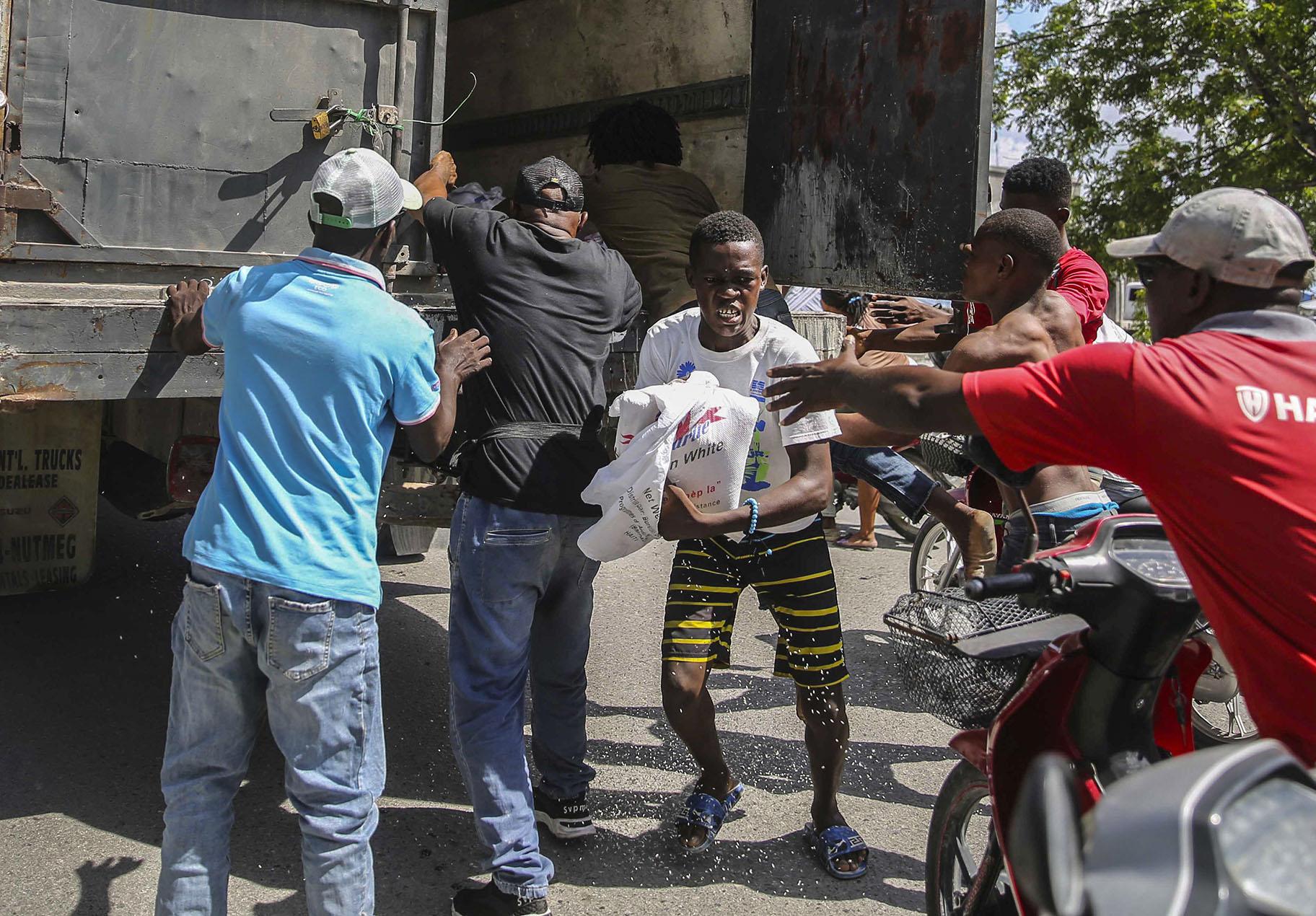 Rice is distributed to residents in Les Cayes, Haiti, Monday, Aug. 16, 2021, two days after a 7.2-magnitude earthquake struck the southwestern part of the hemisphere’s poorest nation on Aug. 14. (AP Photo / Joseph Odelyn)