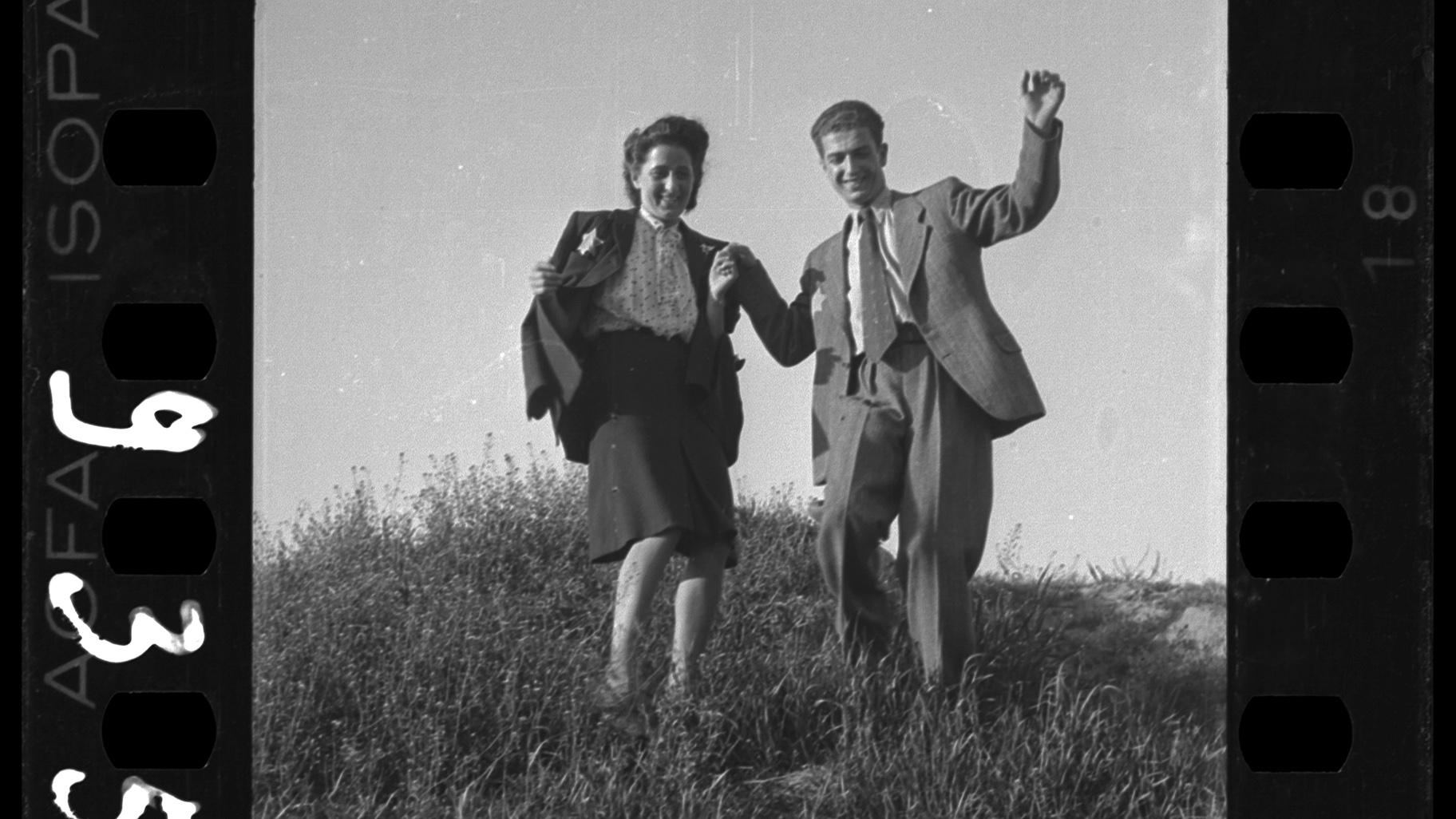 Ghetto residents happily strolling, 1940-1944. (Courtesy of the Art Gallery of Ontario, Gift of the Archive of Modern Conflict)