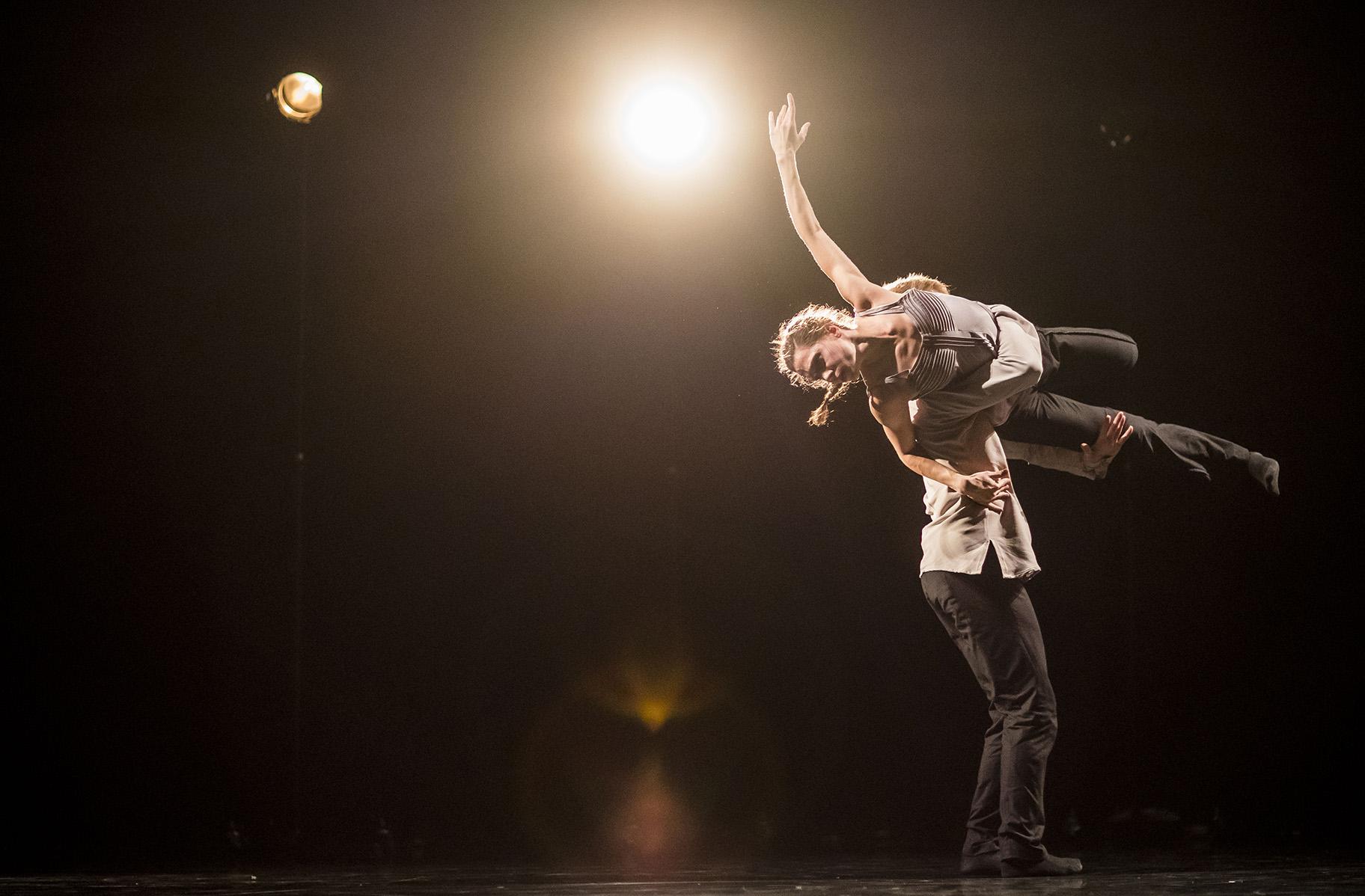 Hubbard Street Dancers Jacqueline Burnett and Elliot Hammans in “A Picture of You Falling” by Crystal Pite. (Photo by Todd Rosenberg)
