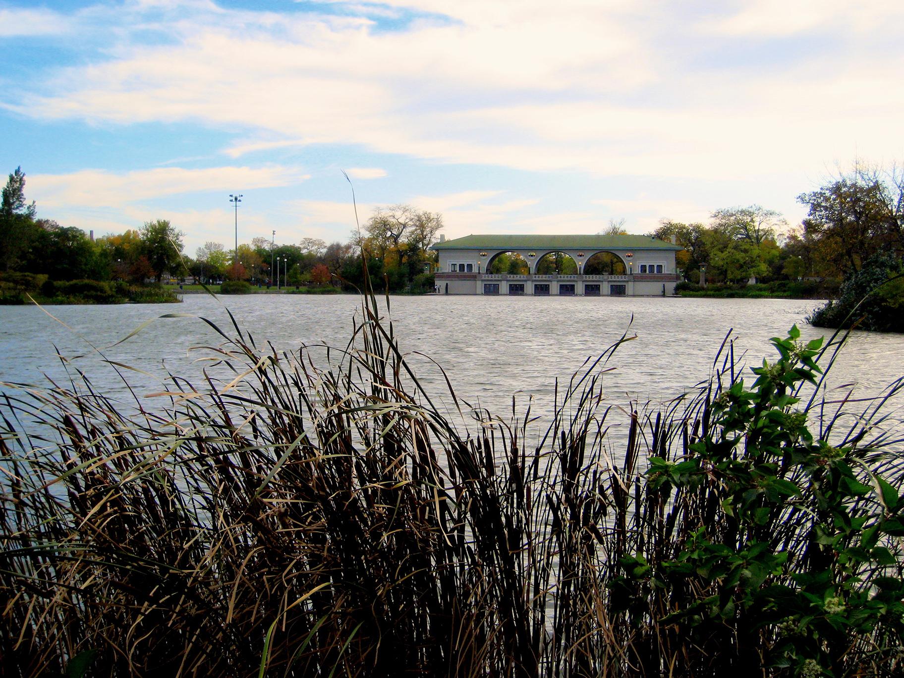 The lagoon and boathouse at Humboldt Park (Peter Fitzgerald / Wikimedia Commons)