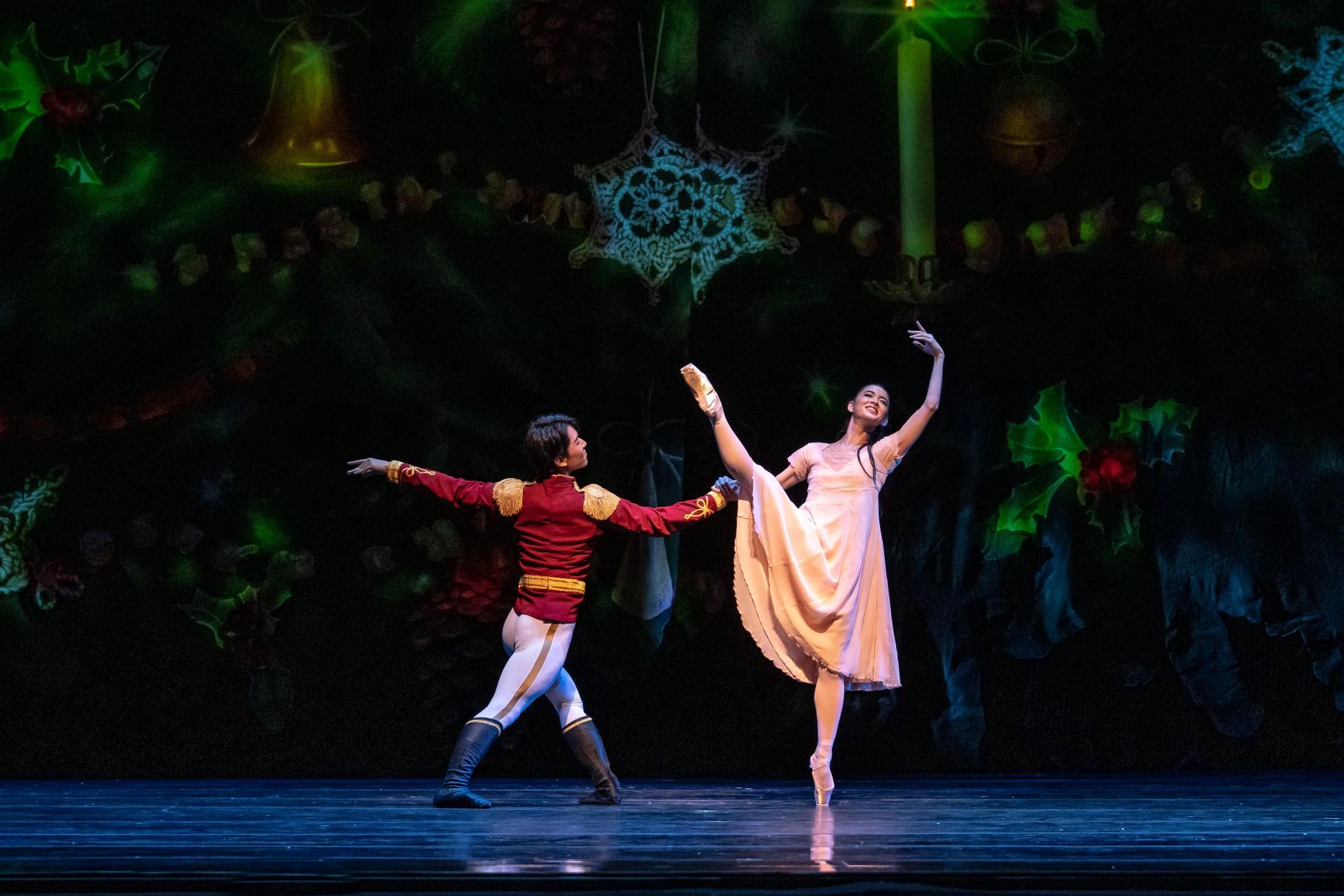 Hyuma Kiyosawa and Yumi Kanazawa perform in “The Nutcracker.” (Photo by Todd Rosenberg)