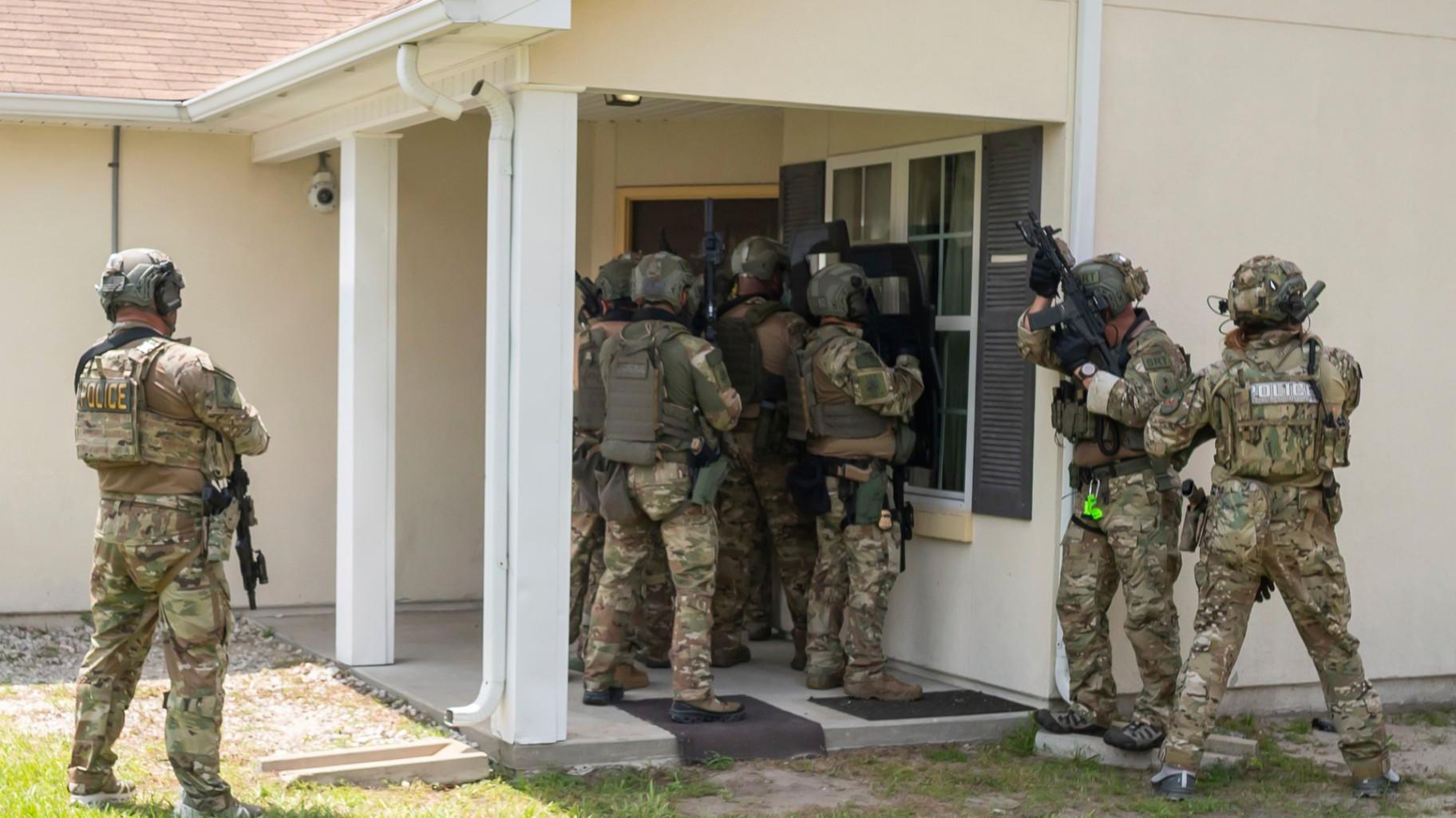 Immigration and Customs Enforcement (ICE) Special Response Team members demonstrate how the team enters a residence in the pursuit of a wanted subject at the Federal Law Enforcement Training Centers (FLETC) in Brunswick, Ga. on Thursday, Aug. 21, 2025. (AP Photo / Fran Ruchalski)