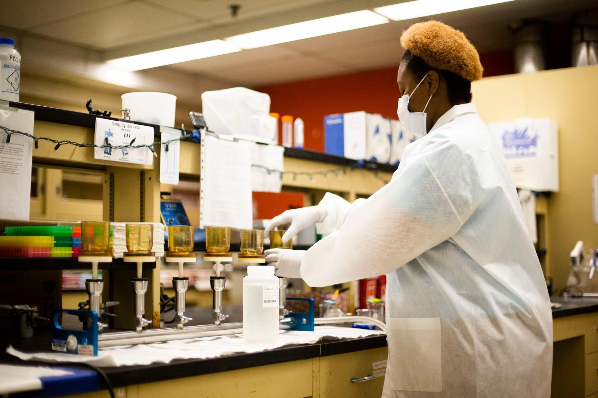 Dorothy Wright-Foulkes filters wastewater samples. (Credit: Illinois Department of Public Health)