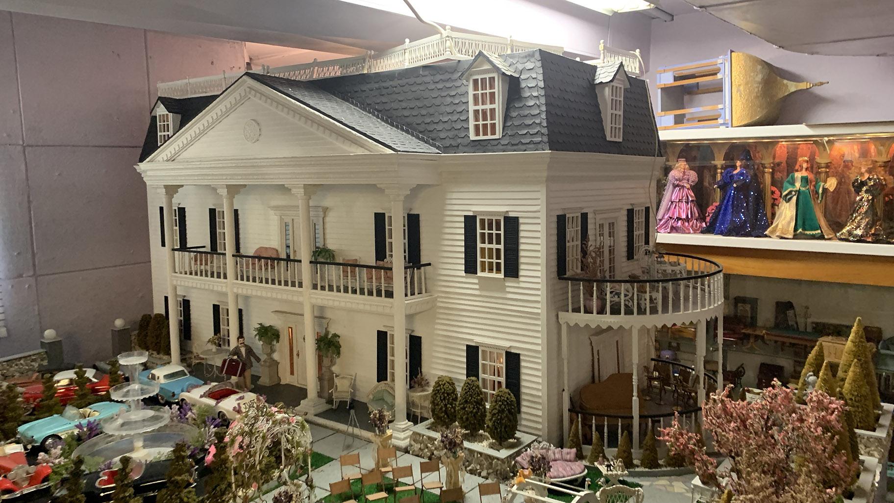Lifelong Dollhouse Maker Dreams Of Creating A Museum Chicago