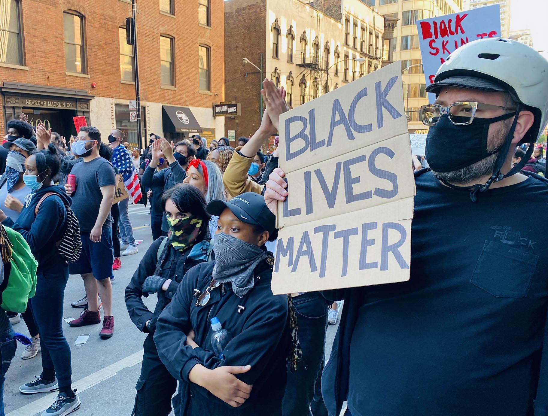 Protesters wear masks in Chicago on Saturday, May 30, 2020, but health officials worry that large gatherings could lead to a spike in the number of COVID-19 infections. (Hugo Balta / WTTW News)