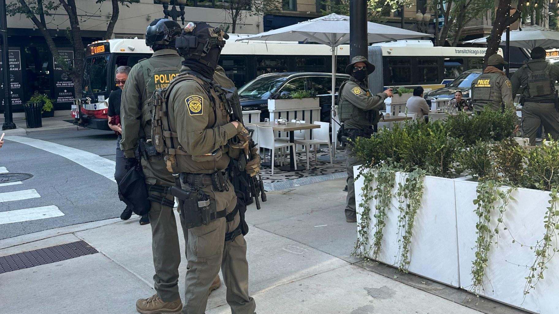 Federal agents patrol downtown Chicago, Sunday, Sept. 28, 2025. (AP Photo / Sophia Tareen)