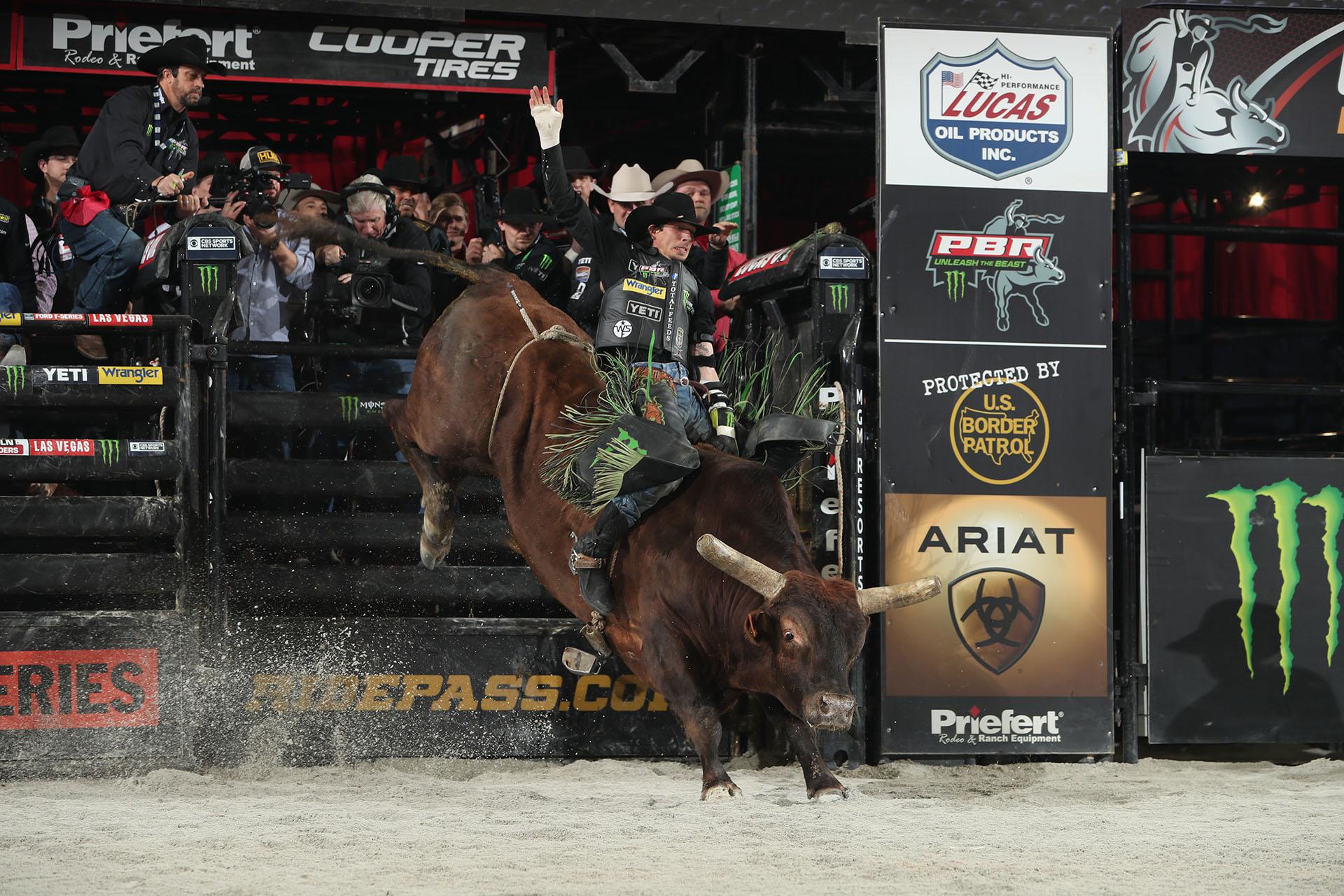 JB Mauney rides during the second round of the 2019 Chicago PBR Unleash The Beast. (Photo by Andy Watson, BullStock Media)