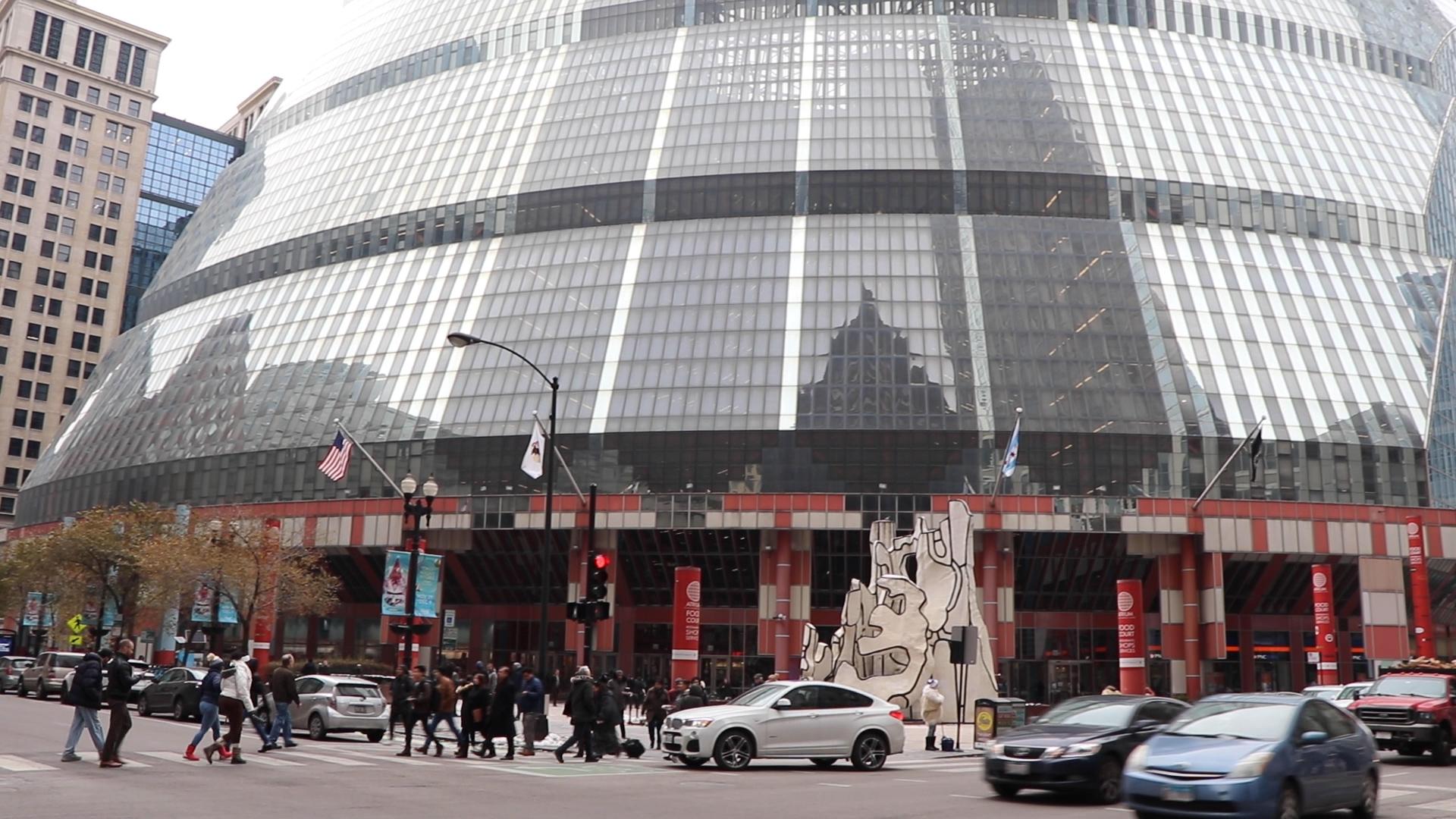 Located at 100 W. Randolph St., the James R. Thompson Center houses state government offices in Chicago. (Evan Garcia / WTTW News)