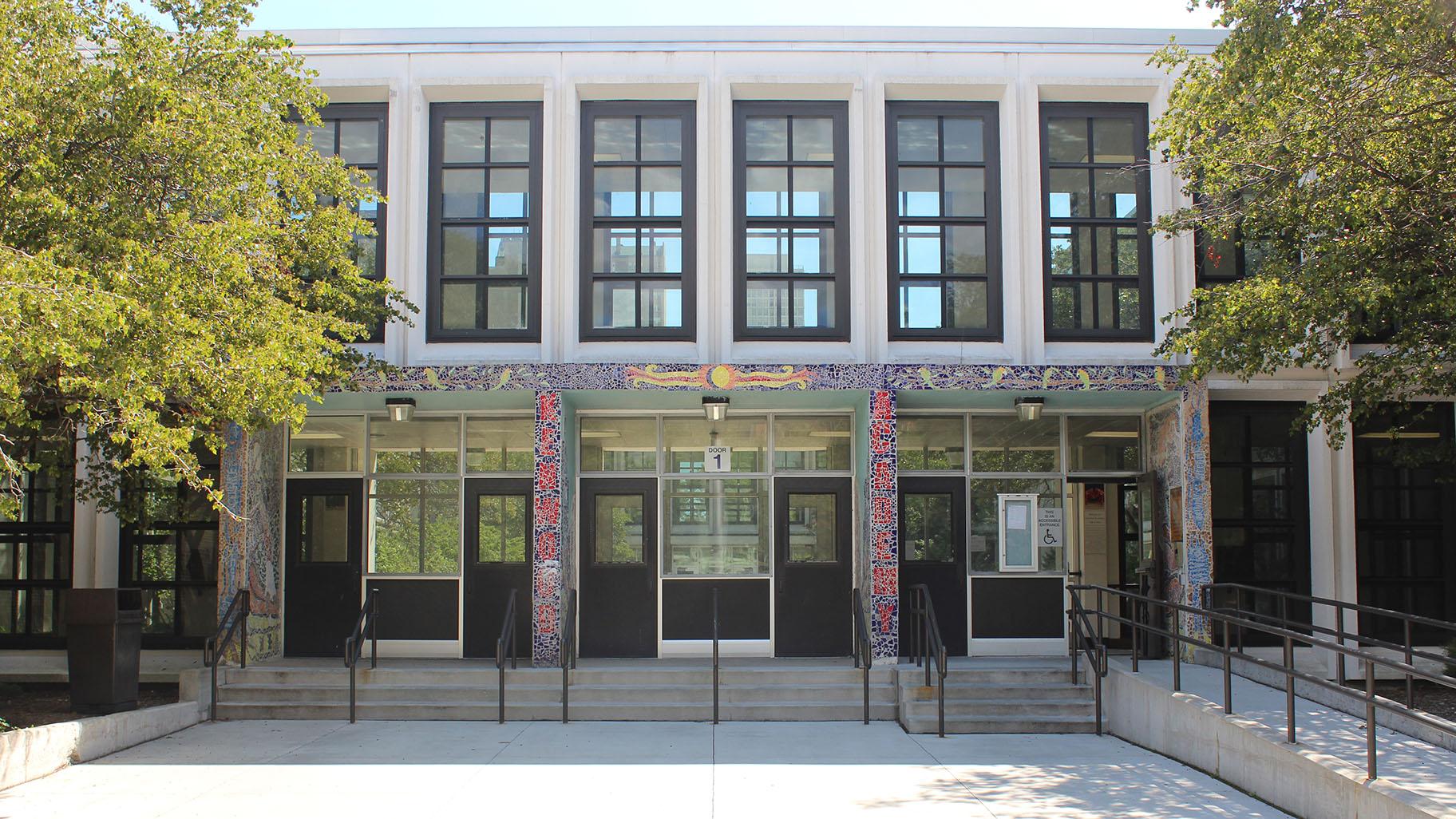 Kenwood Academy High School (TonyTheTiger / Wikimedia Commons)