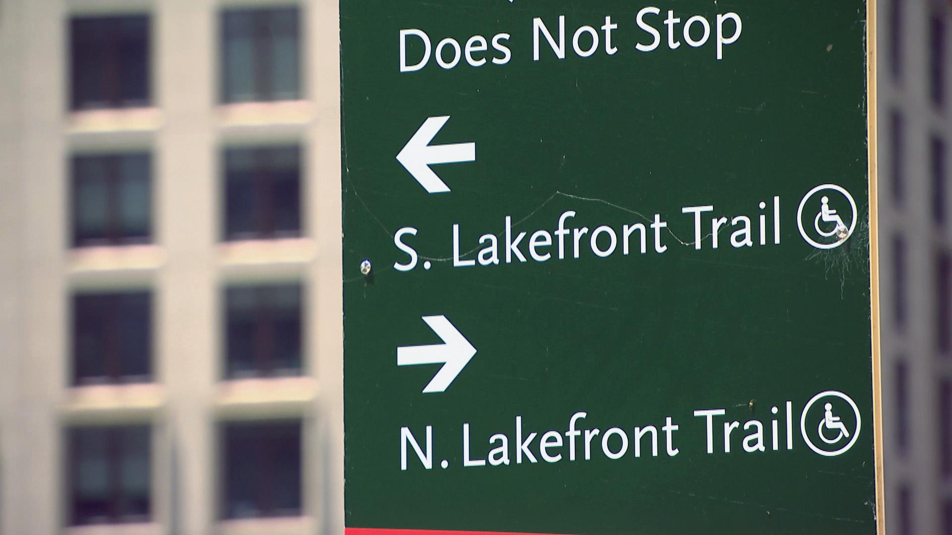 A sign directs pedestrian traffic along Chicago’s Lakefront Trail. (WTTW News)